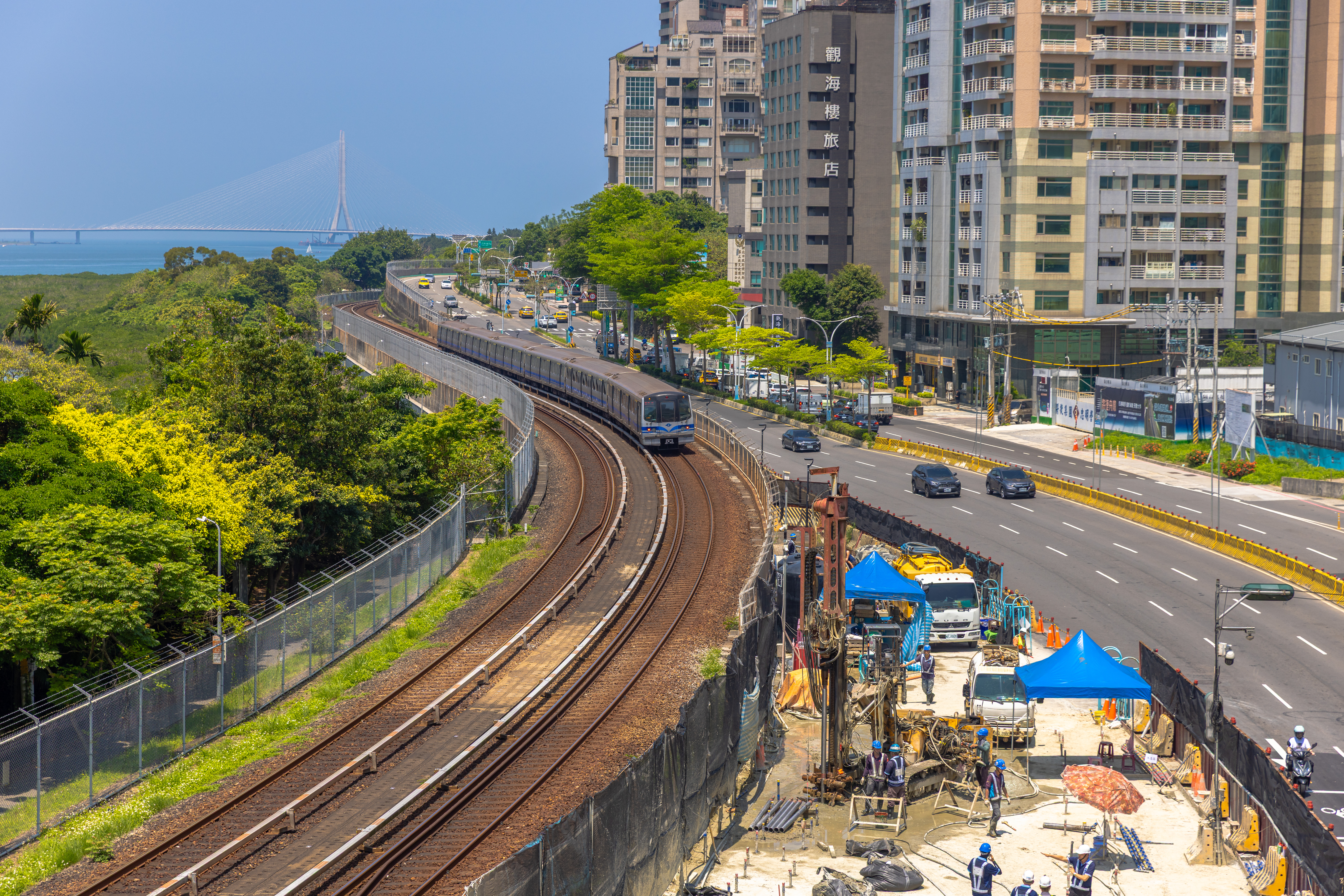 中正東路地下道工程邁入關鍵階段，且工區周邊設置24小時監測點，確保施工過程對既有設施影響降至最低。