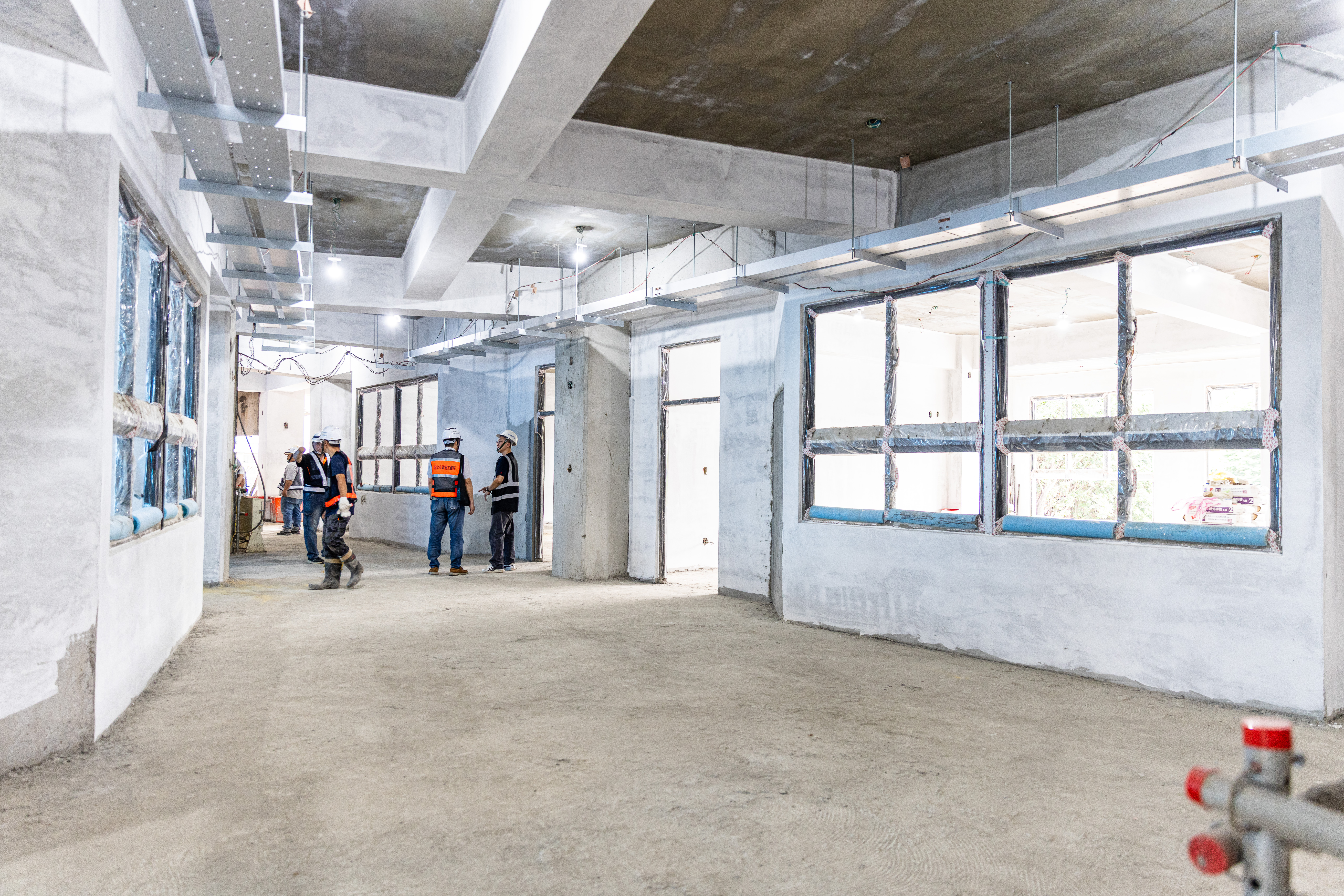 淡水國小新校舍規劃兩階段施工，目前第一階段校舍新建工程已完成主結構。