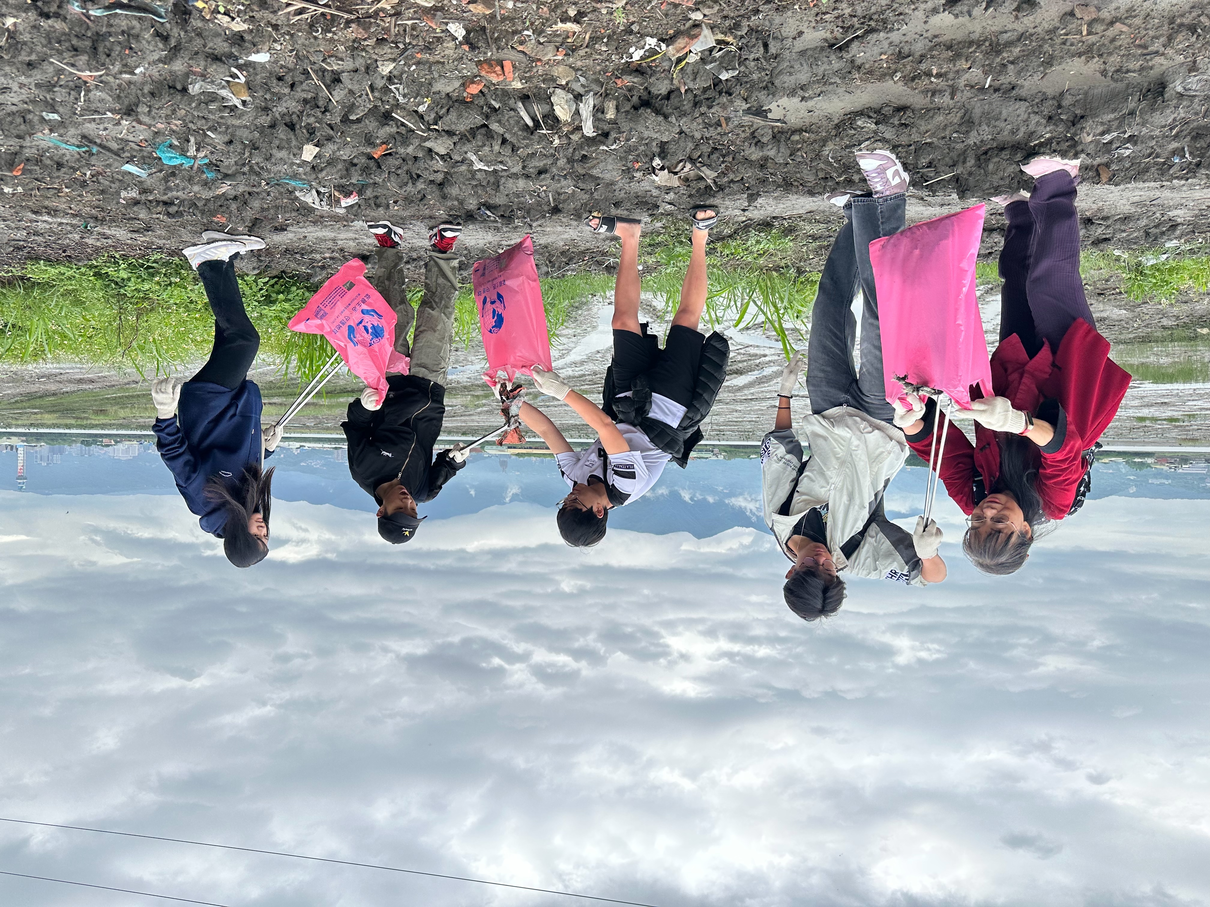 明志科大與在地學校淨溪清理蘆堤河岸段