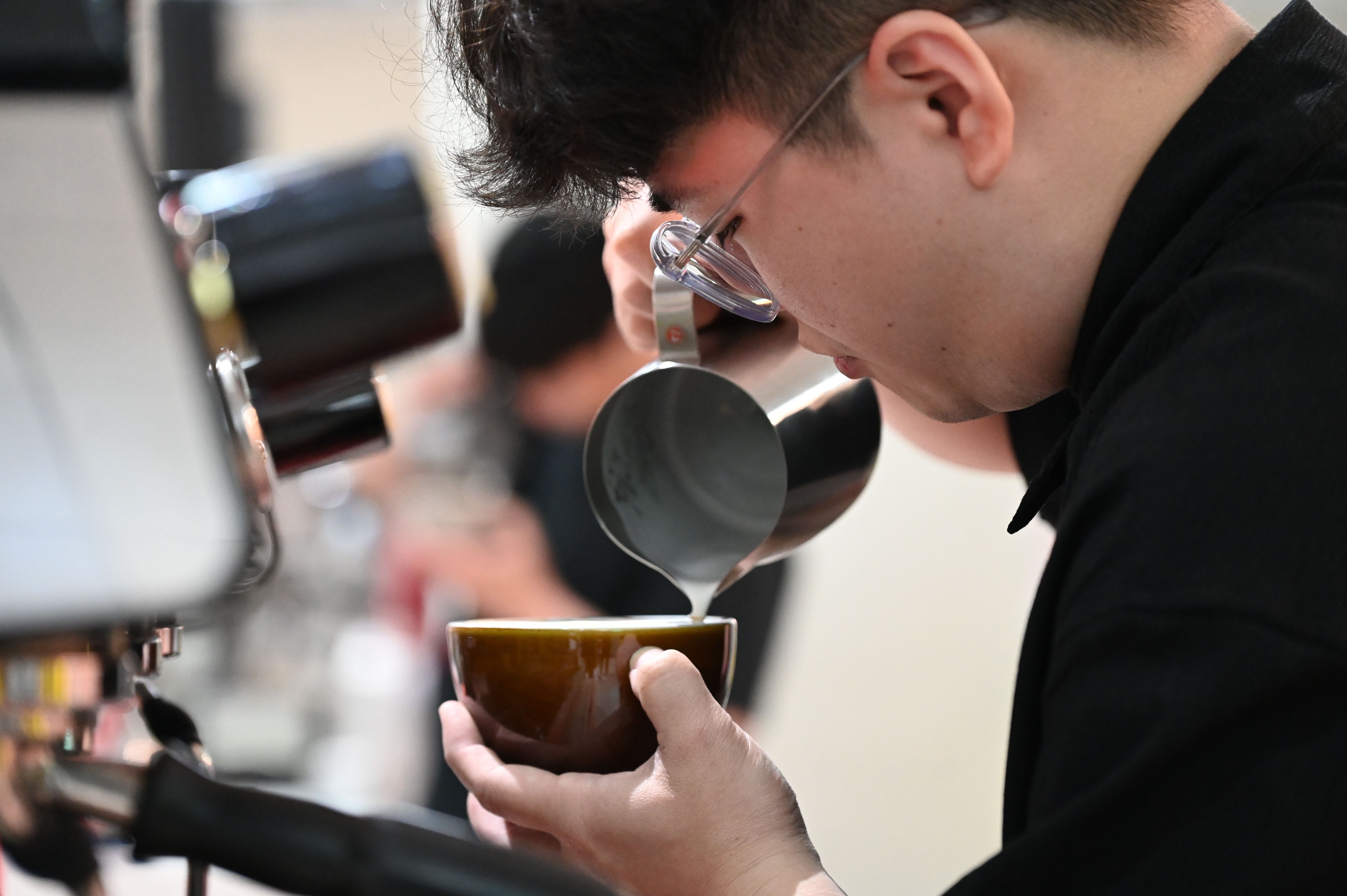 圖說7：咖啡拉花社會組冠軍黃文宏。