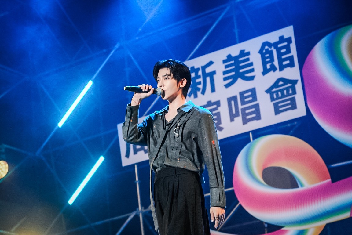 歌手Bii 畢書盡帶來多首膾炙人口歌曲。