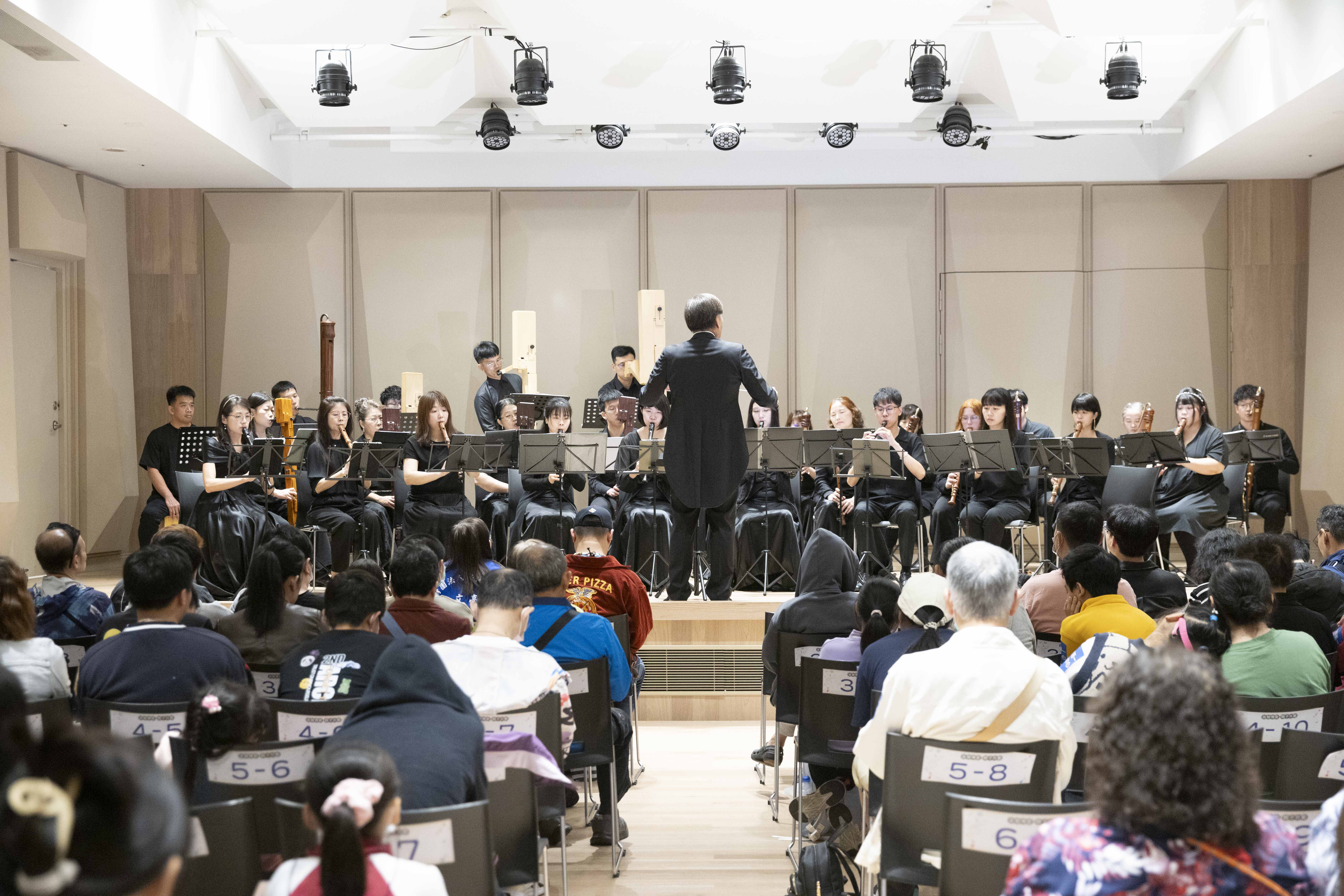 母親節將屆，新北社會局在新光音樂廳舉辦「笛聲傳愛 親子共響」親子公益音樂會，邀請服務中的個案蒞臨聆賞。