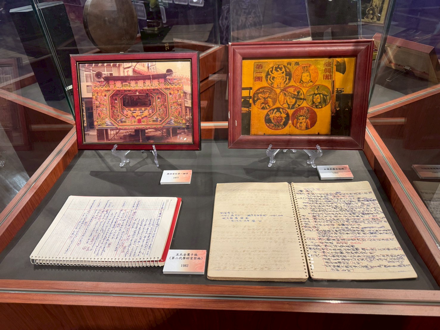 展場亦播放劇團精彩戲碼片段，帶領民眾一同走進傳奇英雄「五爪金鷹」的江湖世界。