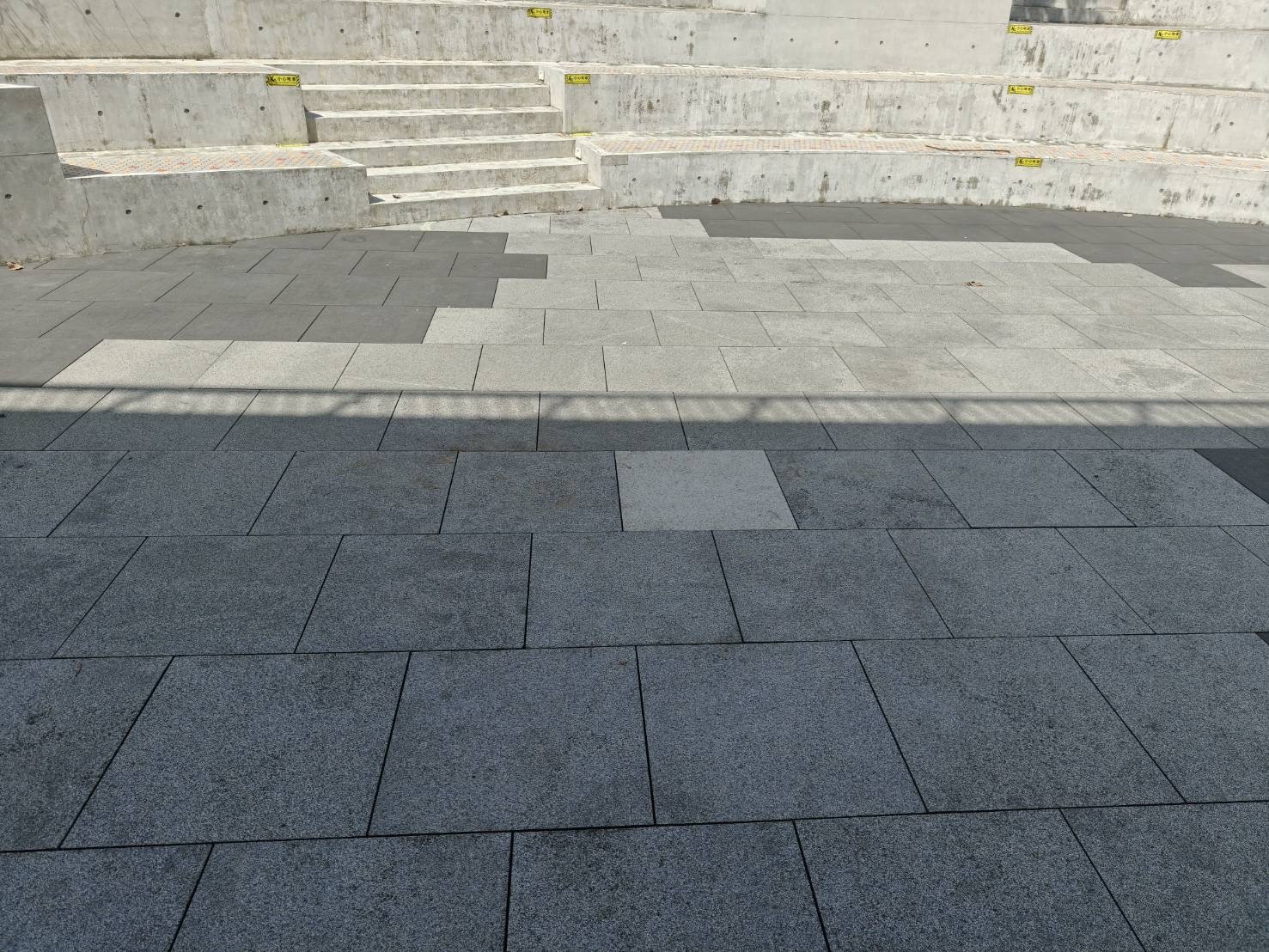 地坪破損部分已完成修復