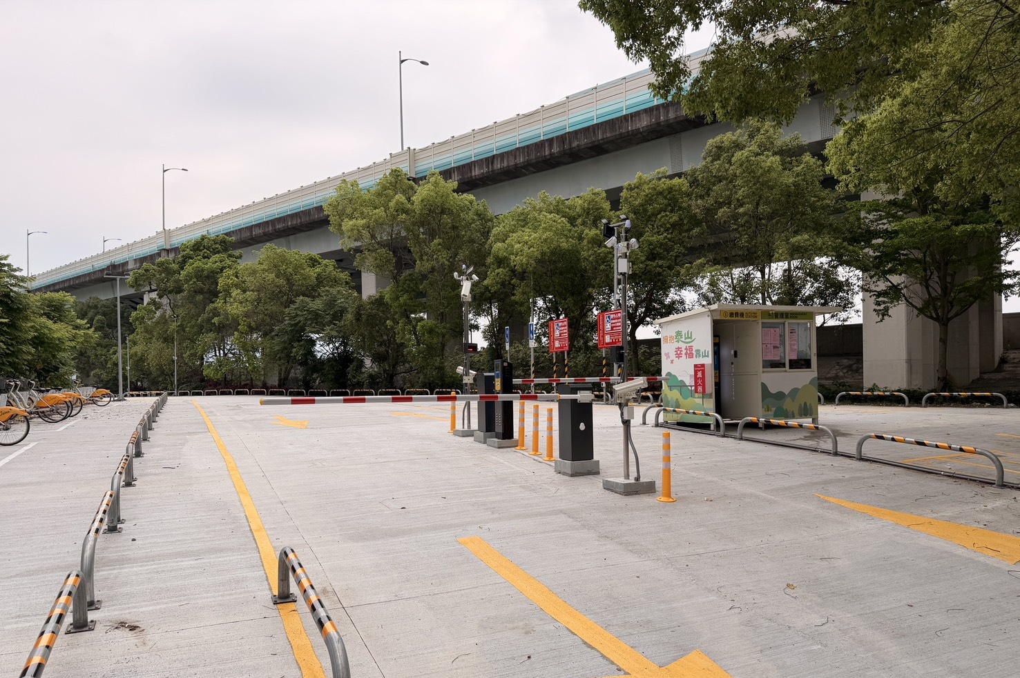 新五路平面停車場