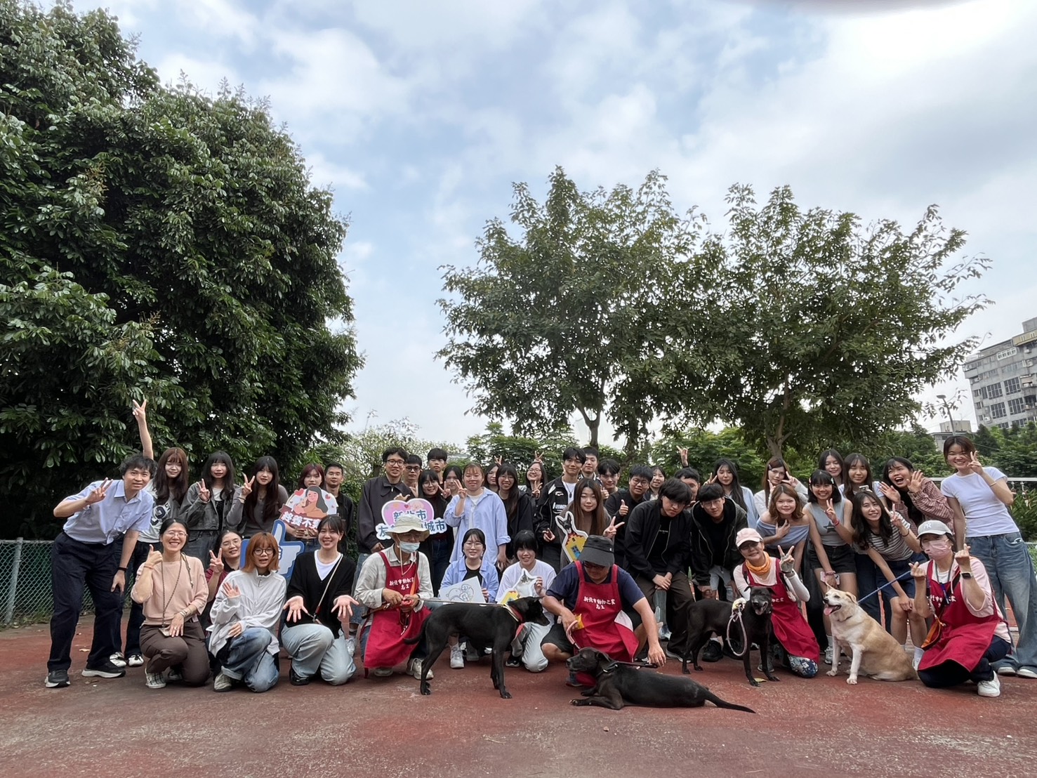 東海大學40位師生參訪板橋動物之家