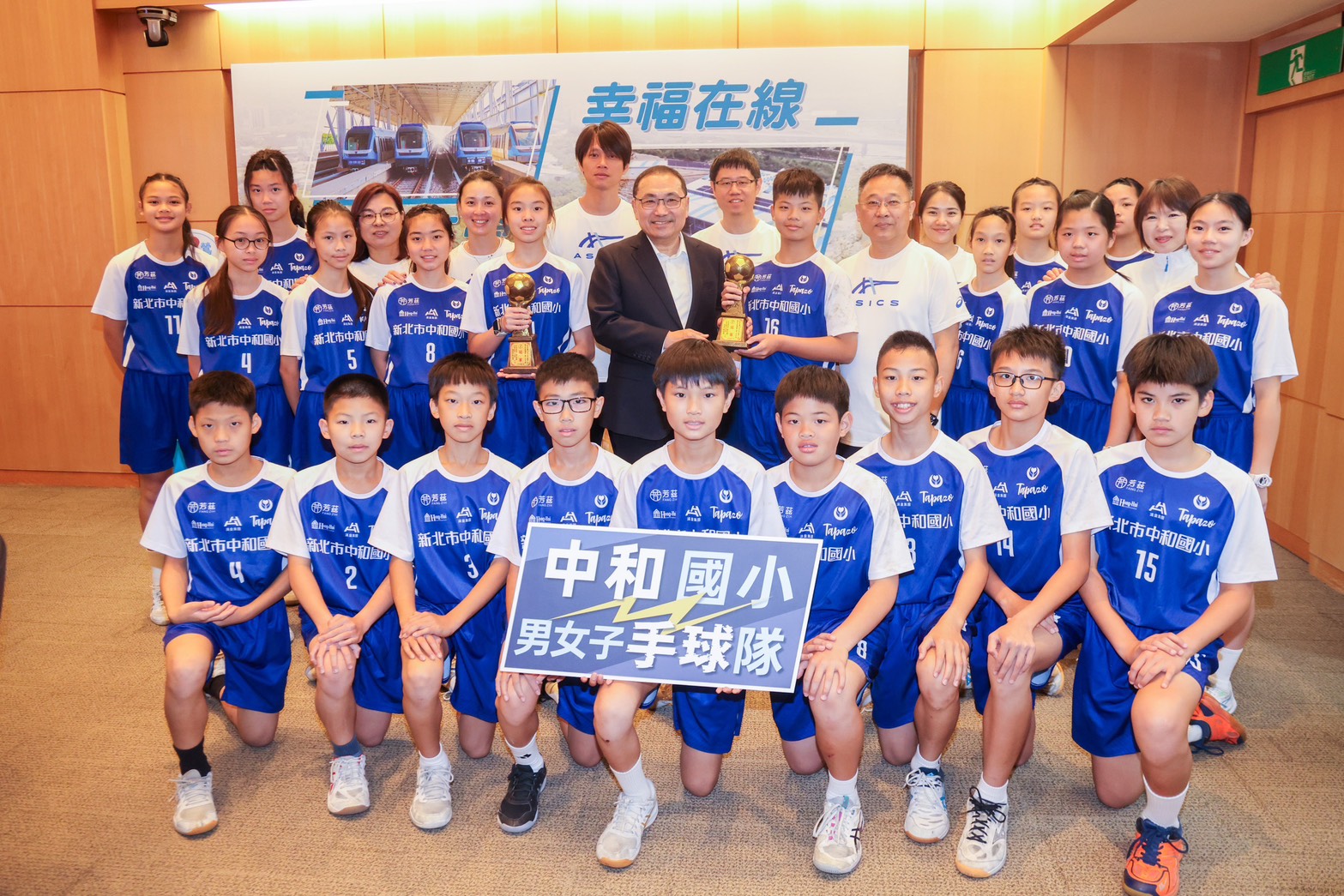 中和國小勇奪男女雙冠 小將熱血奮戰為新北手球注入新生力量