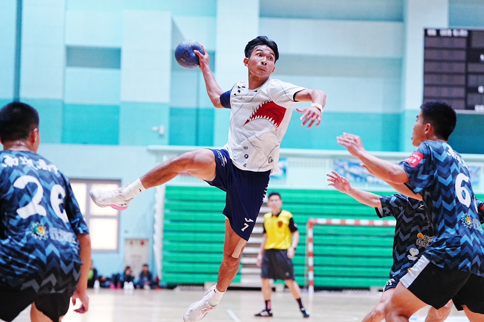 海山高中勇奪114學年度全國中小學手球賽高中男子組冠軍 郭傳恩高三主力騰空攻門展現強勢得分氣勢助隊完成四連霸