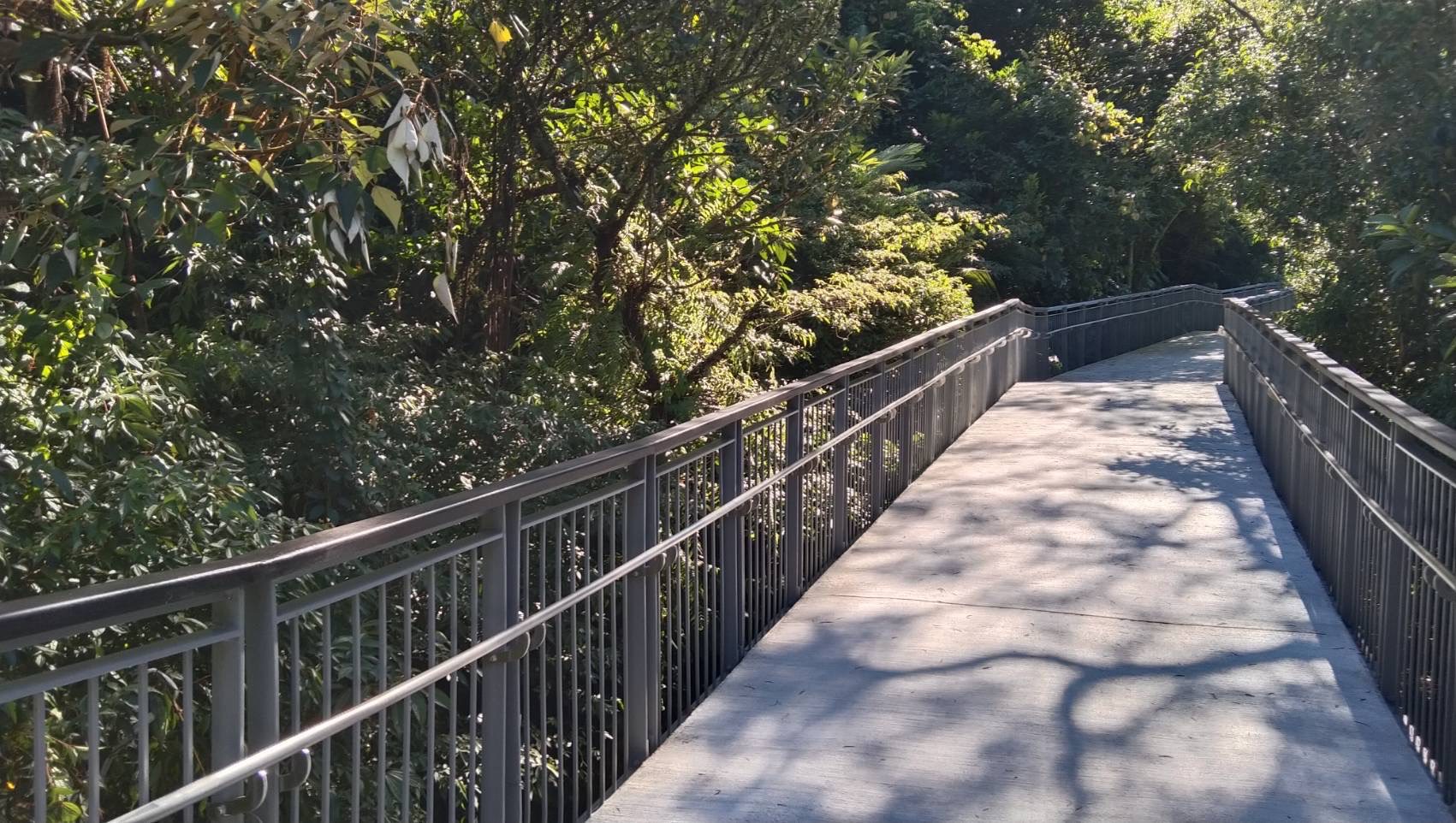 十分友善步道以平緩的坡道取代階梯，讓民眾能更輕易接觸大自然。