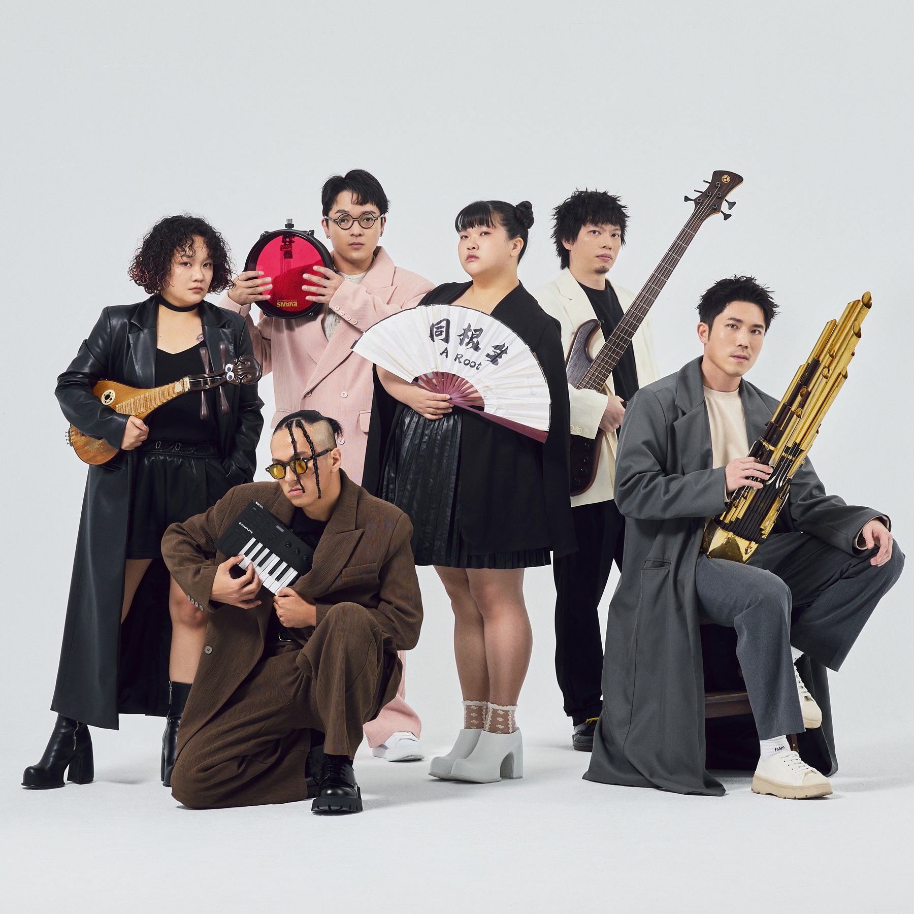 「節奏舞台 Folk Rhythm Stage」邀請金獎奇幻融合樂團 A_Root 同根生，敲響多元民藝音韻。