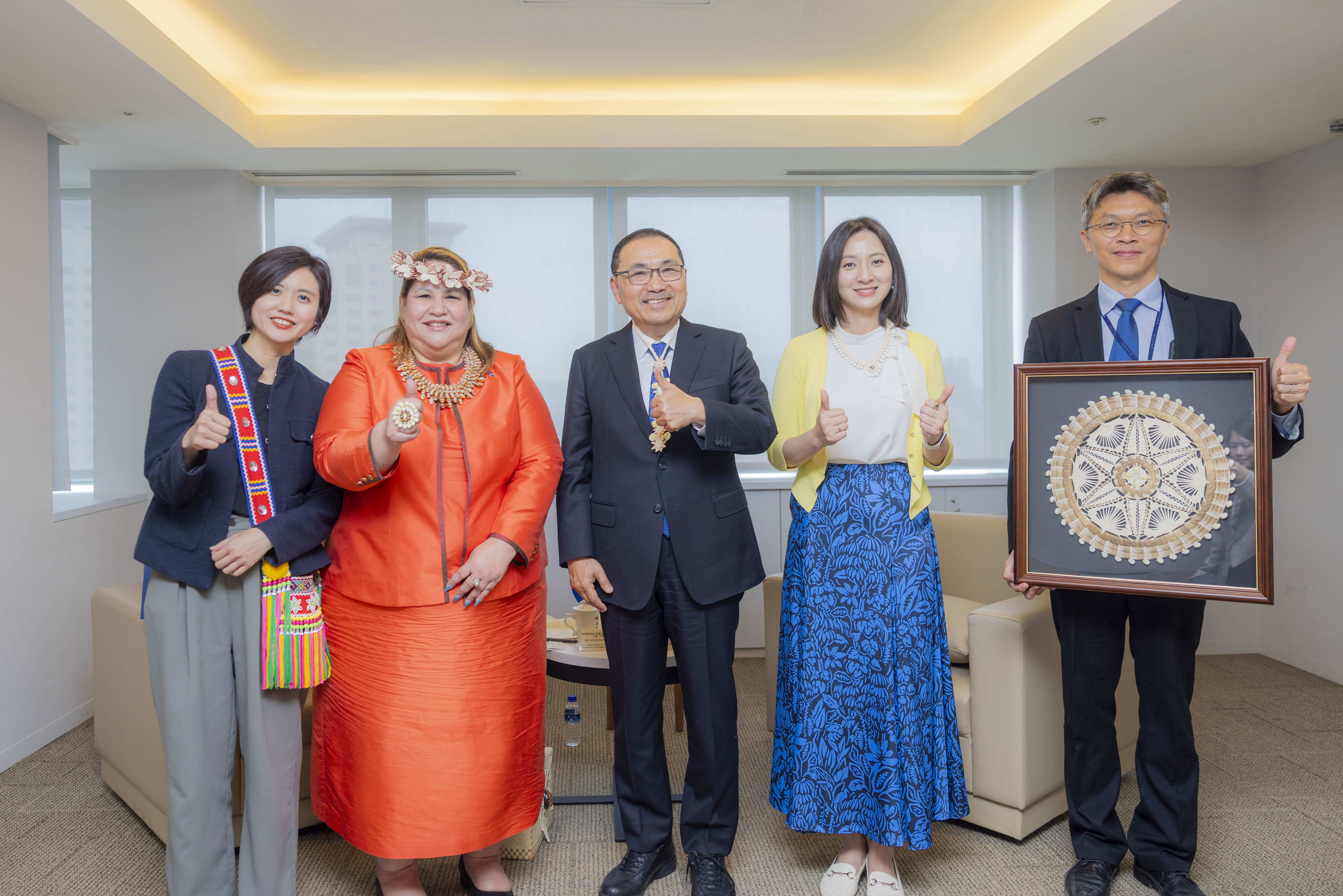 拜會結束後進行大合照