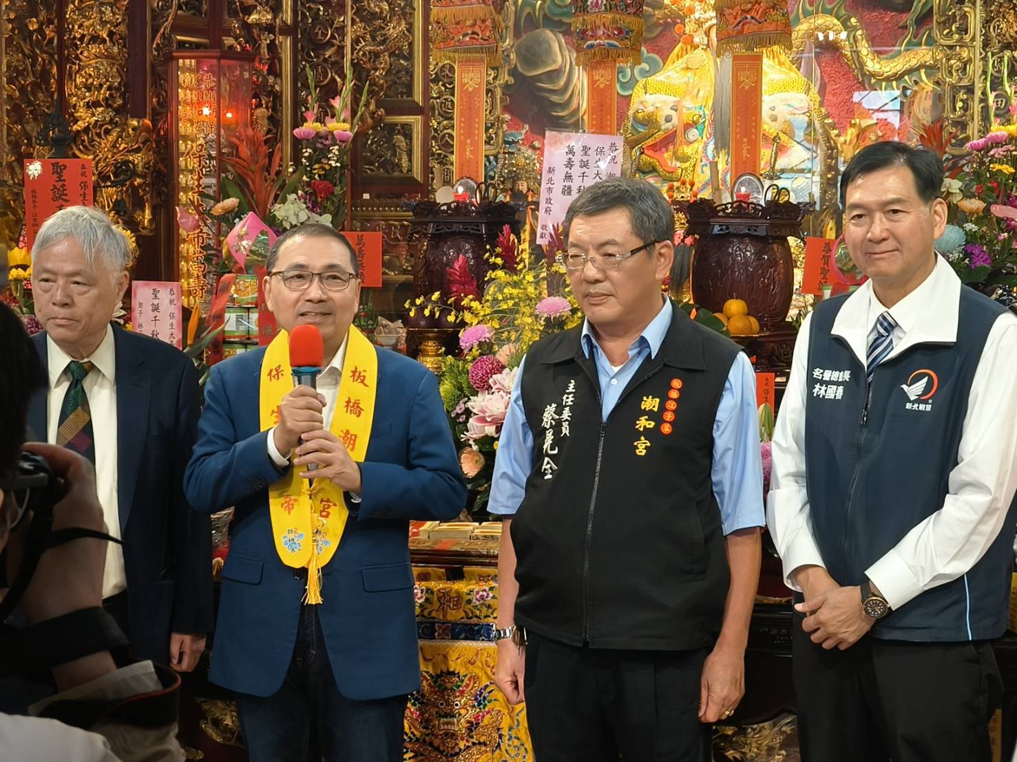 新北市長侯友宜於保生大帝聖誕至潮和宮參拜，表示祈求地方風調雨順、市民平安。