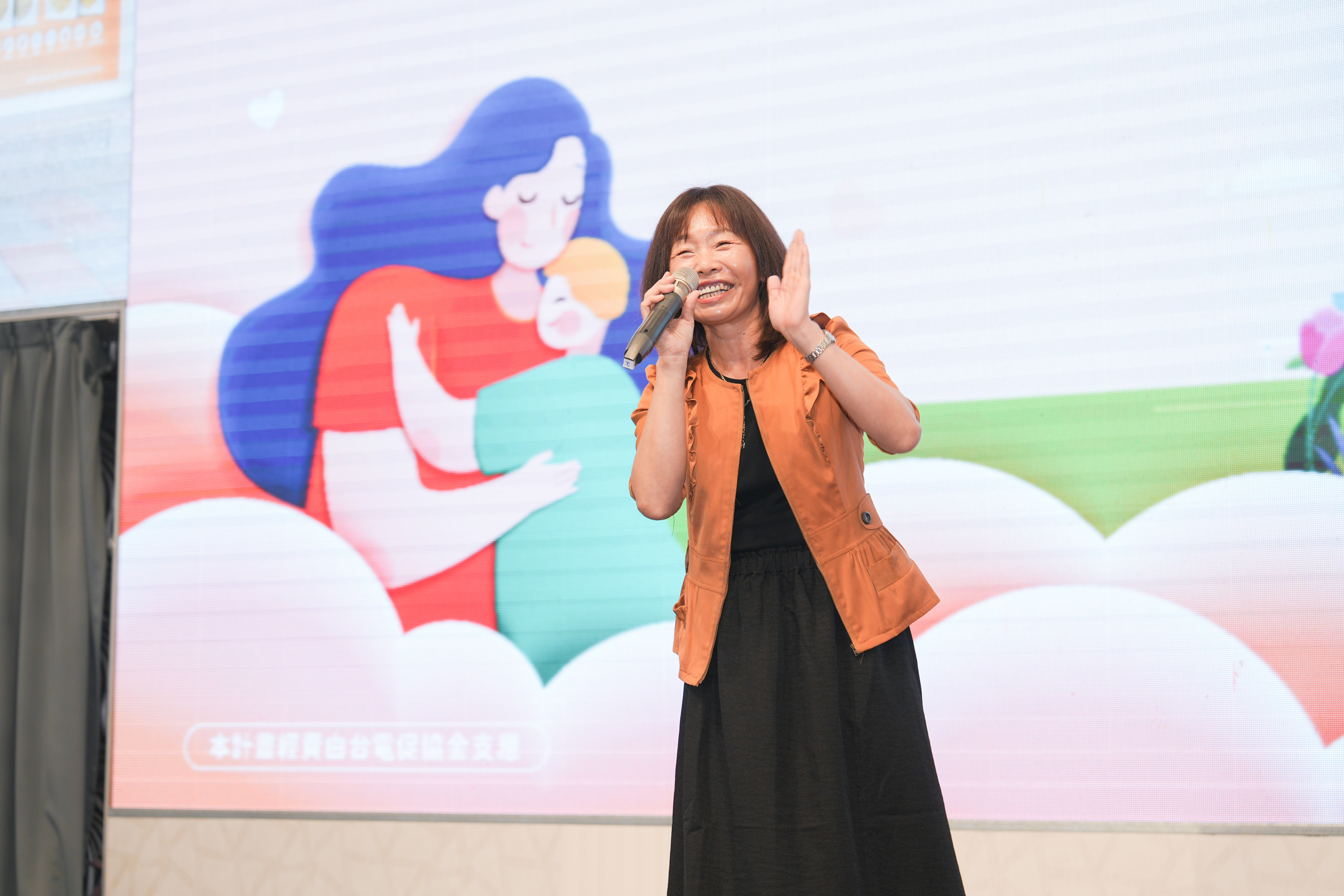 03.鄭淑敏區長提前祝賀模範媽媽們及各位與會嘉賓，母親節快樂！