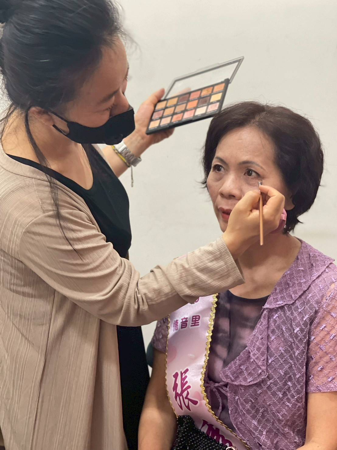 專業彩妝師為辛苦的媽媽彩妝