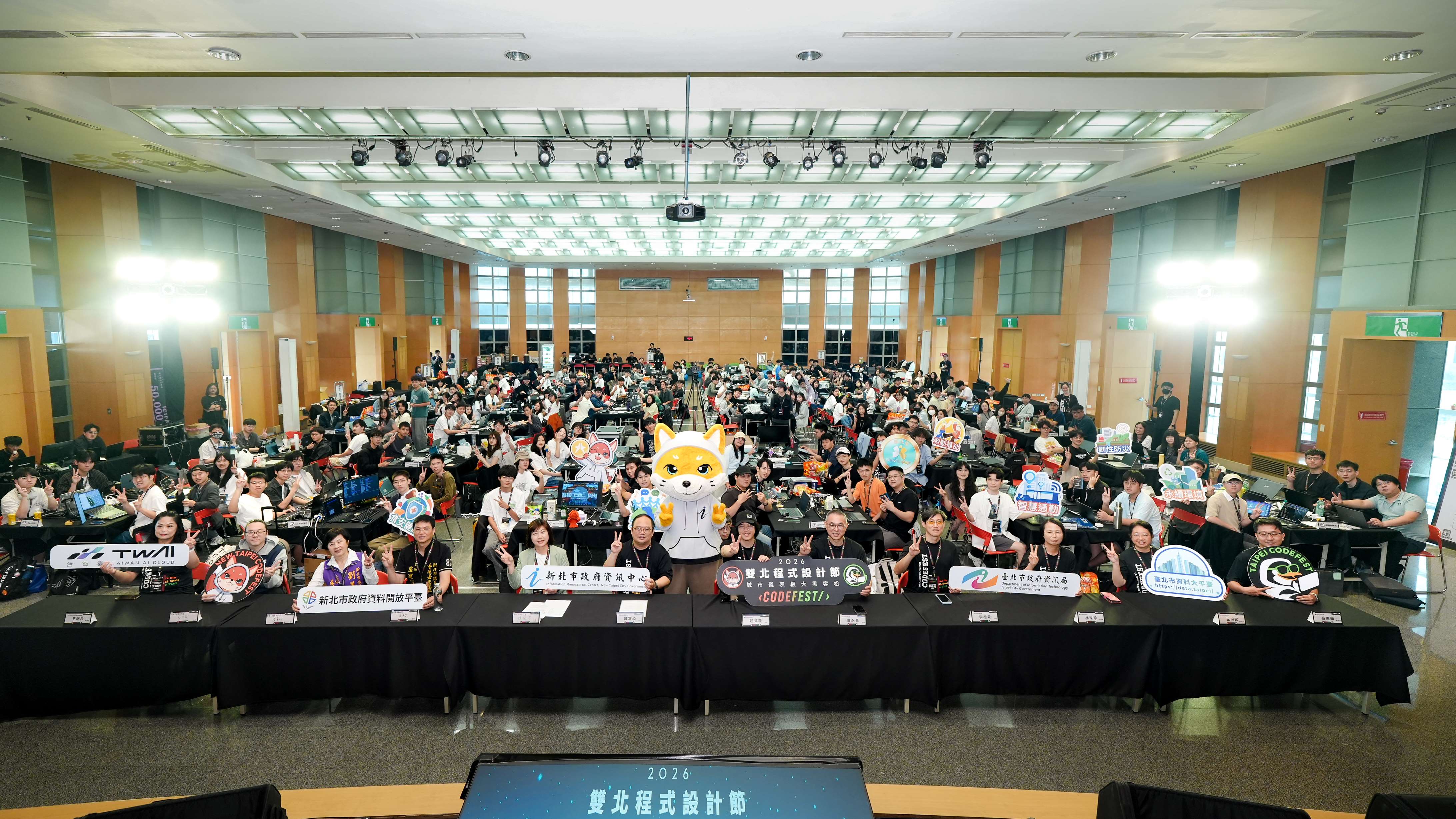 「2026 雙北程式設計節」大黑客松今（2）日正式開跑，共吸引 44 組團隊、207 位參賽者進入正式競賽，展開為期兩天的跨域創意挑戰。