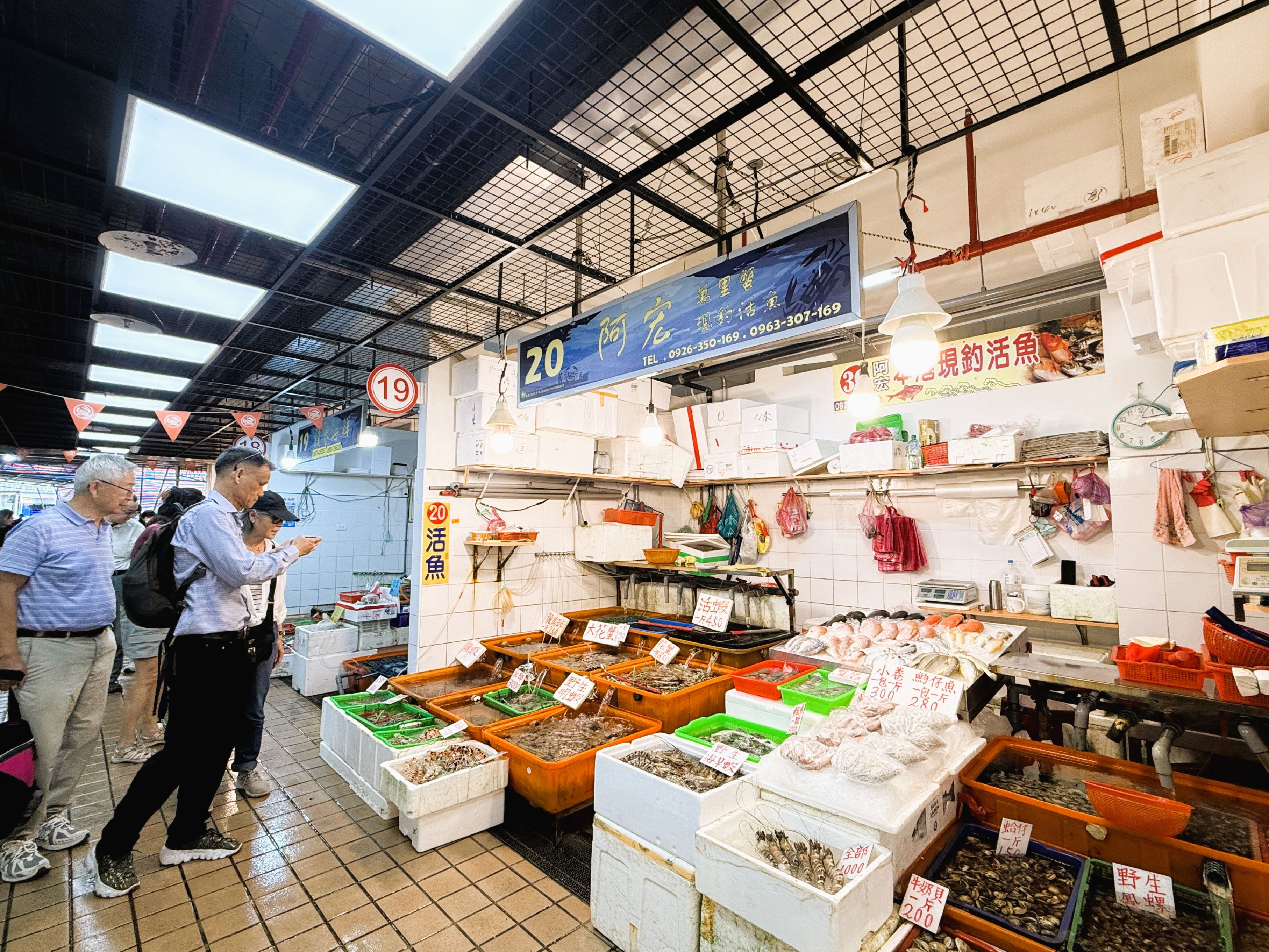 龜吼漁夫市集以販售在地漁船捕撈的生鮮魚獲為具特色