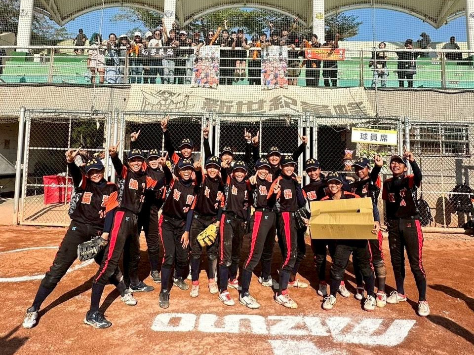 新北福營國中女壘勇奪HSL國中甲組冠軍 全隊與應援師生共享隊史首冠感動時刻