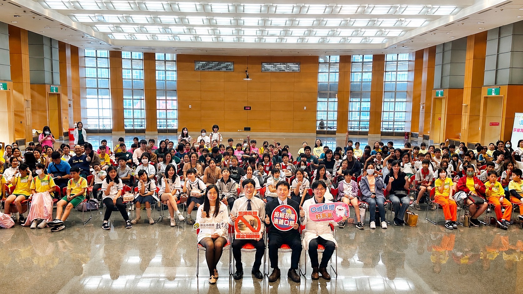 今（6）日在新北市政府六樓大禮堂舉辦2026年新北市國小學童潔牙觀摩，共22所學校激烈角逐。