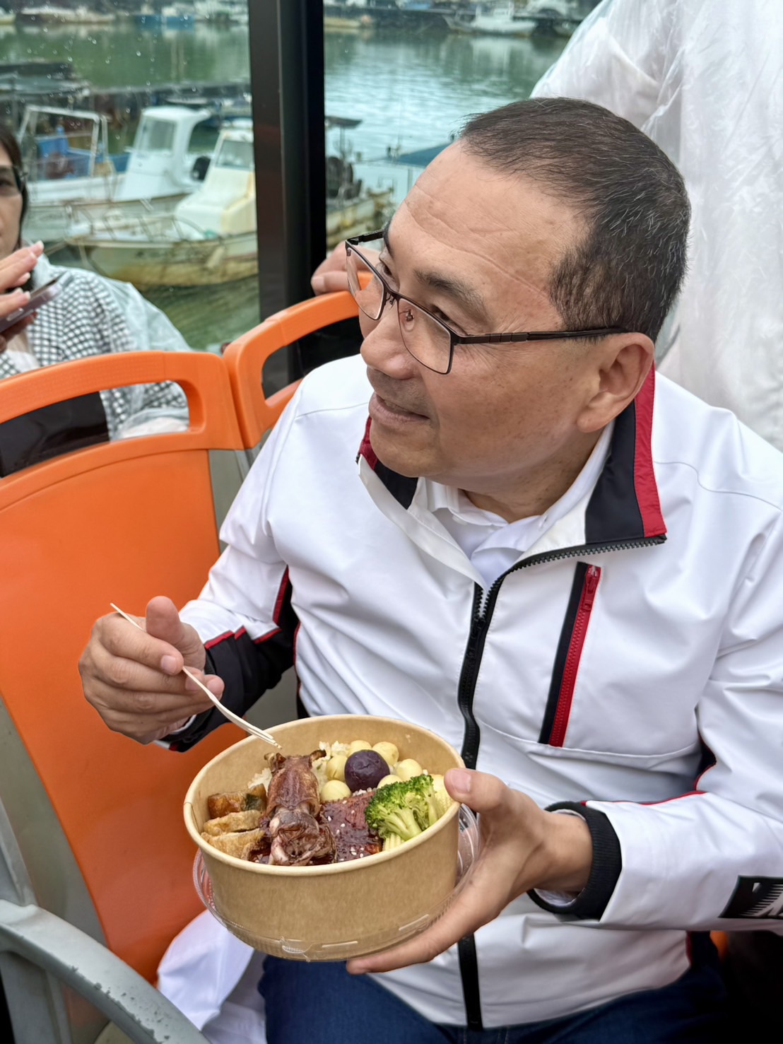 高CP值遊程，價值2188元限量988元，附贈北海岸在地食材鰻魚便當、金山肉包及下午茶。