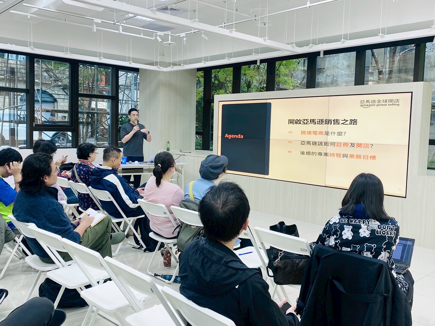 「新北潮電商－亞馬遜銷售特訓班」共規劃6堂實務課程，並針對具潛力團隊提供一對一顧問諮詢。