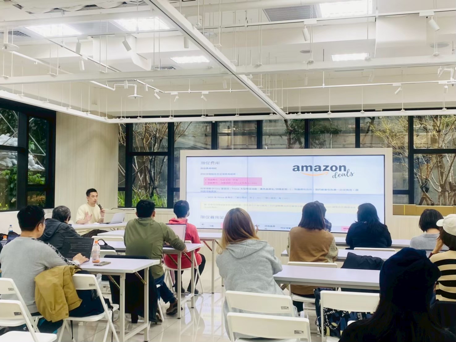 新北市青年局開辦「新北潮電商－亞馬遜銷售特訓班」課程，透過系列培訓與顧問陪跑機制，協助青年創業團隊掌握跨境電商商機。