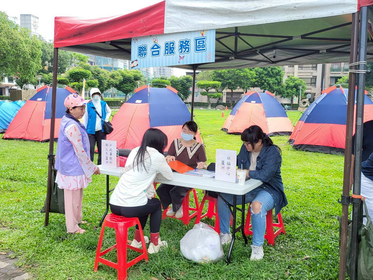 因應民眾多元需求，提供戶政及社政服務，讓民眾就近辦理及諮商