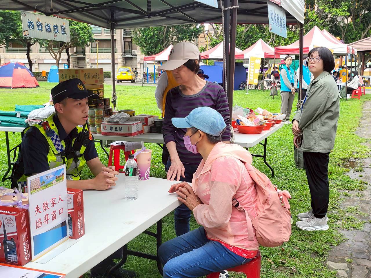 綜合事務組及安全維護組綜合回報及維護民眾人身安全及門禁管制並協尋失智長者親友