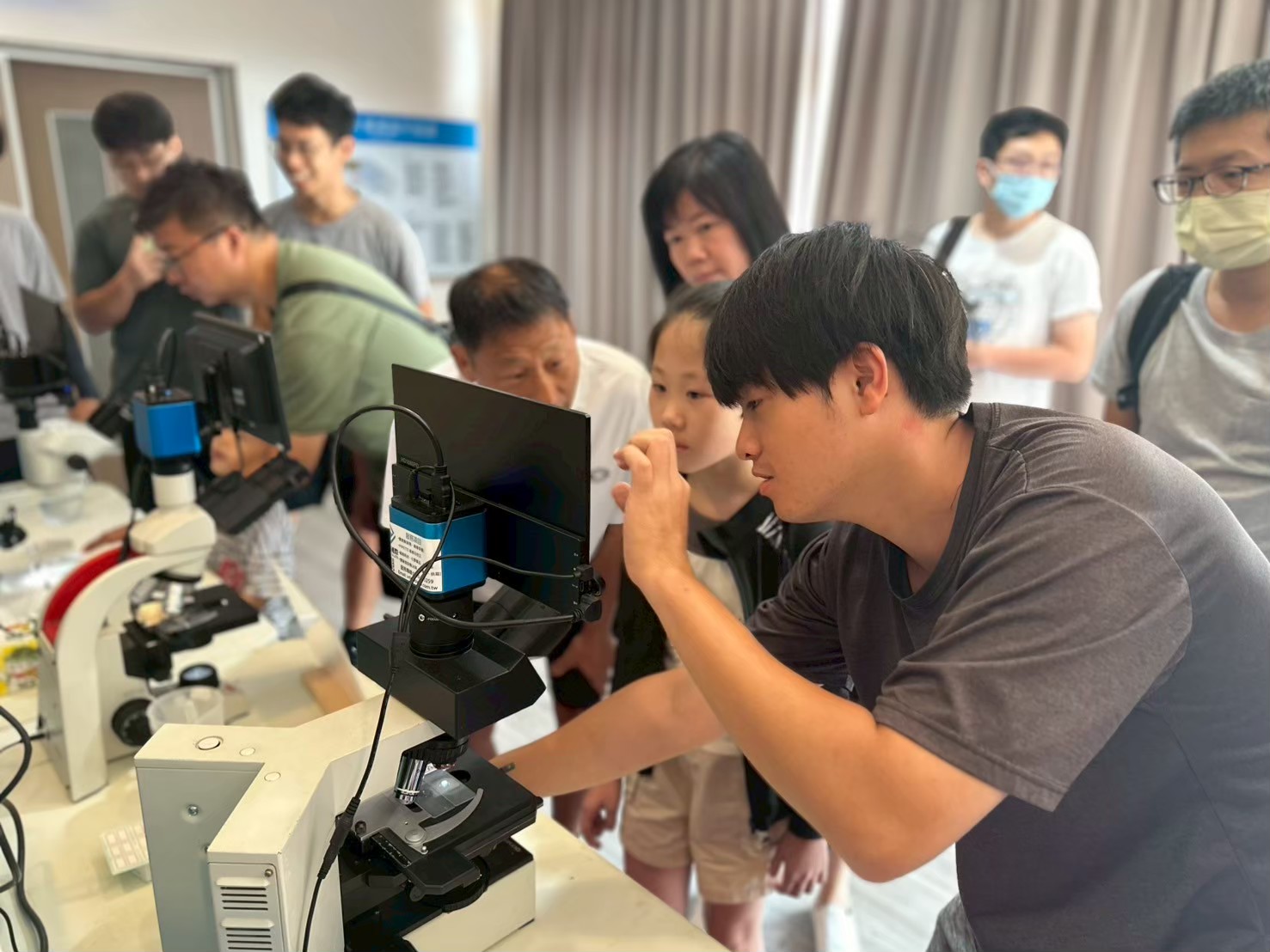 藉由觀察與互動體驗，探索海洋生物的多樣性與特色