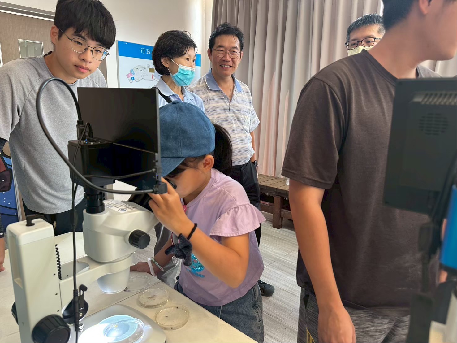藉由觀察與互動體驗，探索海洋生物的多樣性與特色 (2)