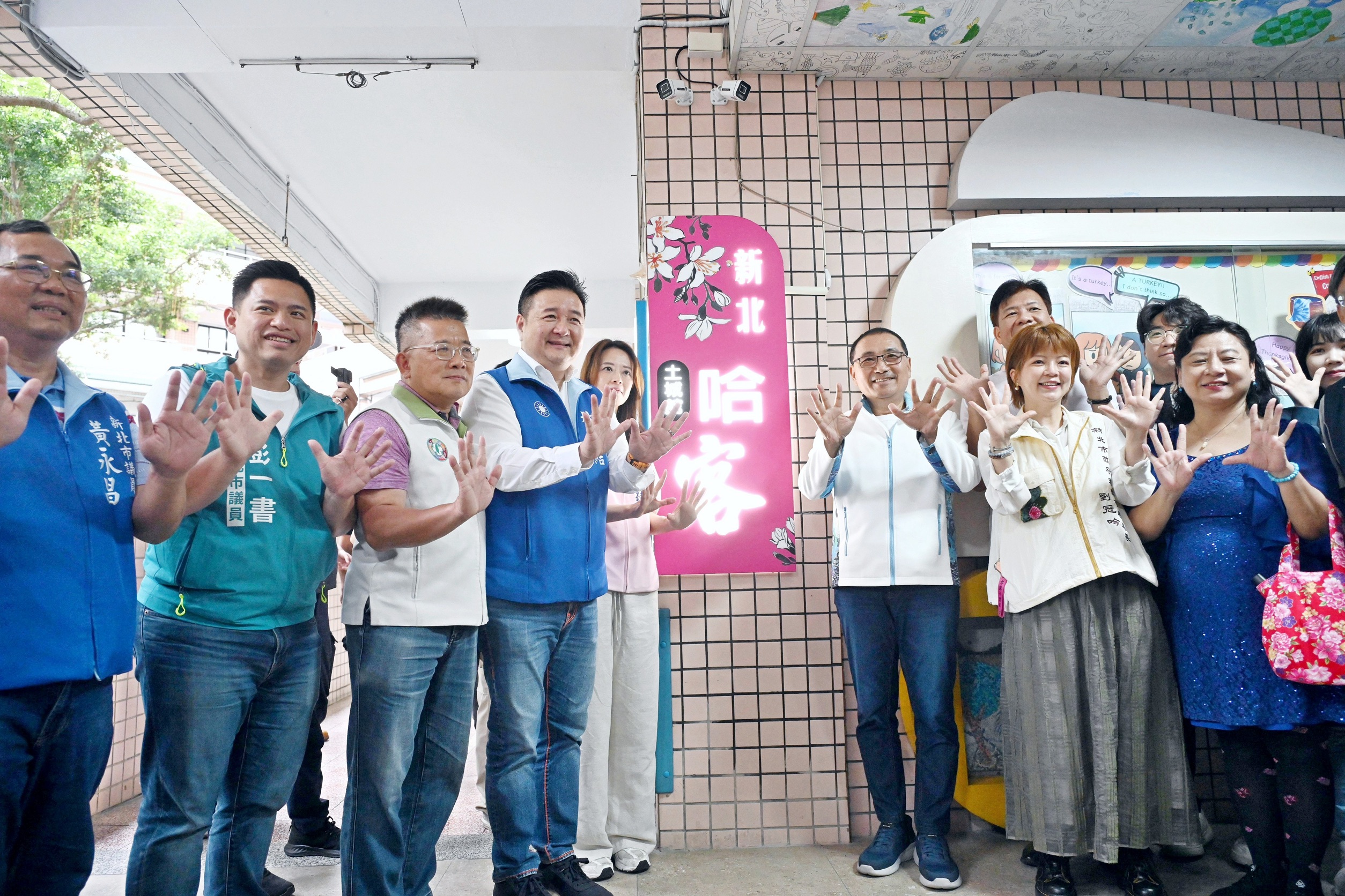 新北市第10座客家聚點「新北哈客土城館」今（8）日正式啟用，新北市長侯友宜出席揭牌典禮。