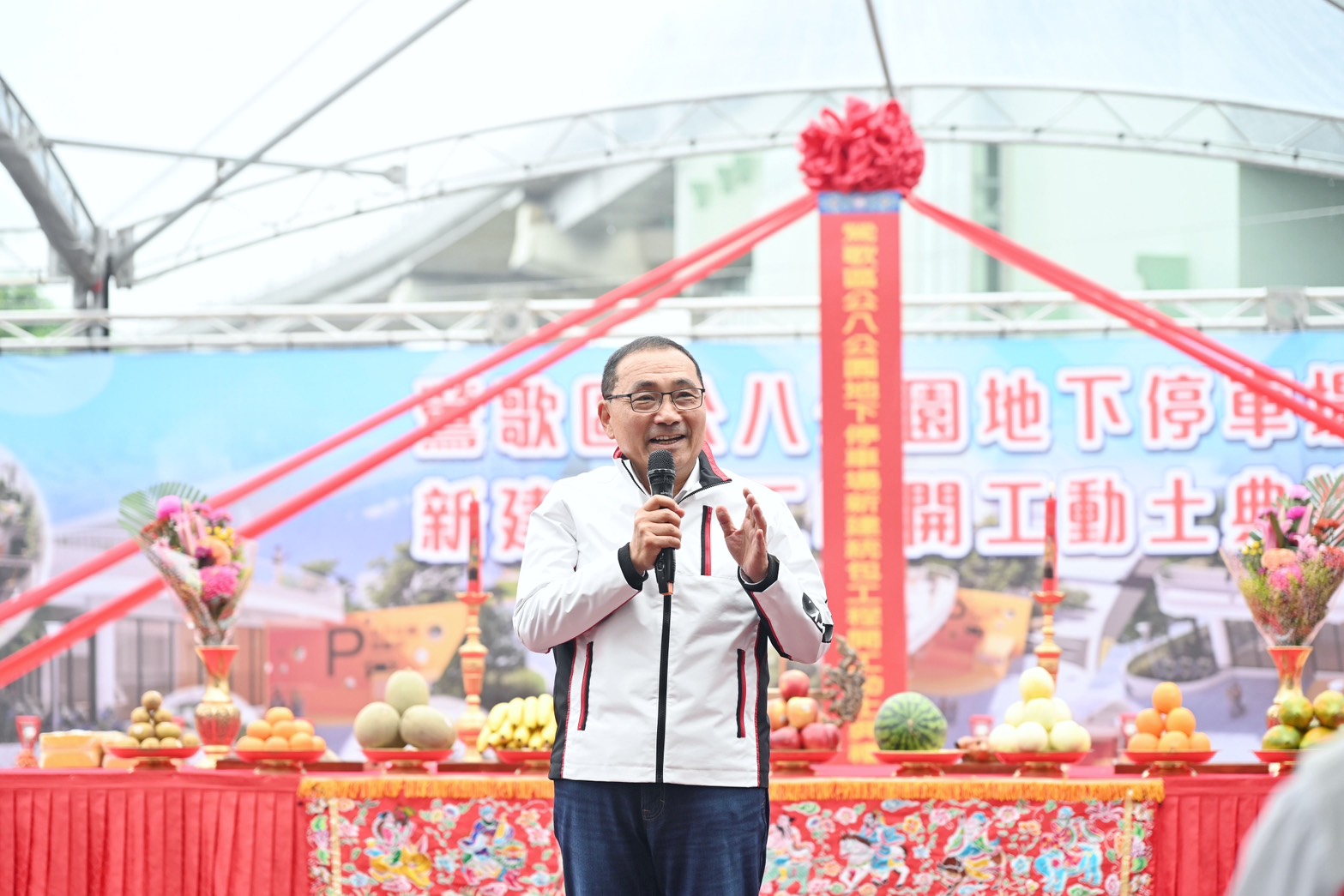 1.新北市長侯友宜今（14）日主持鶯歌區公八公園地下停車場開工動土典禮。
