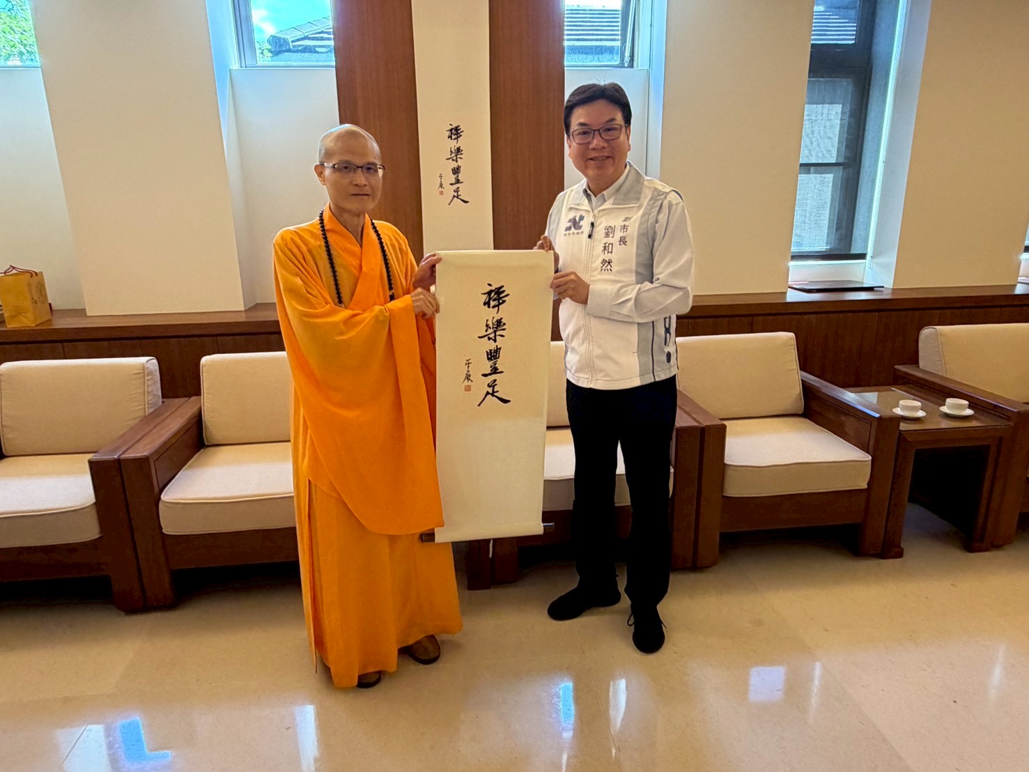 祥樂豐足：知福惜福，生活自豐足；感恩報恩，祥樂滿人間。