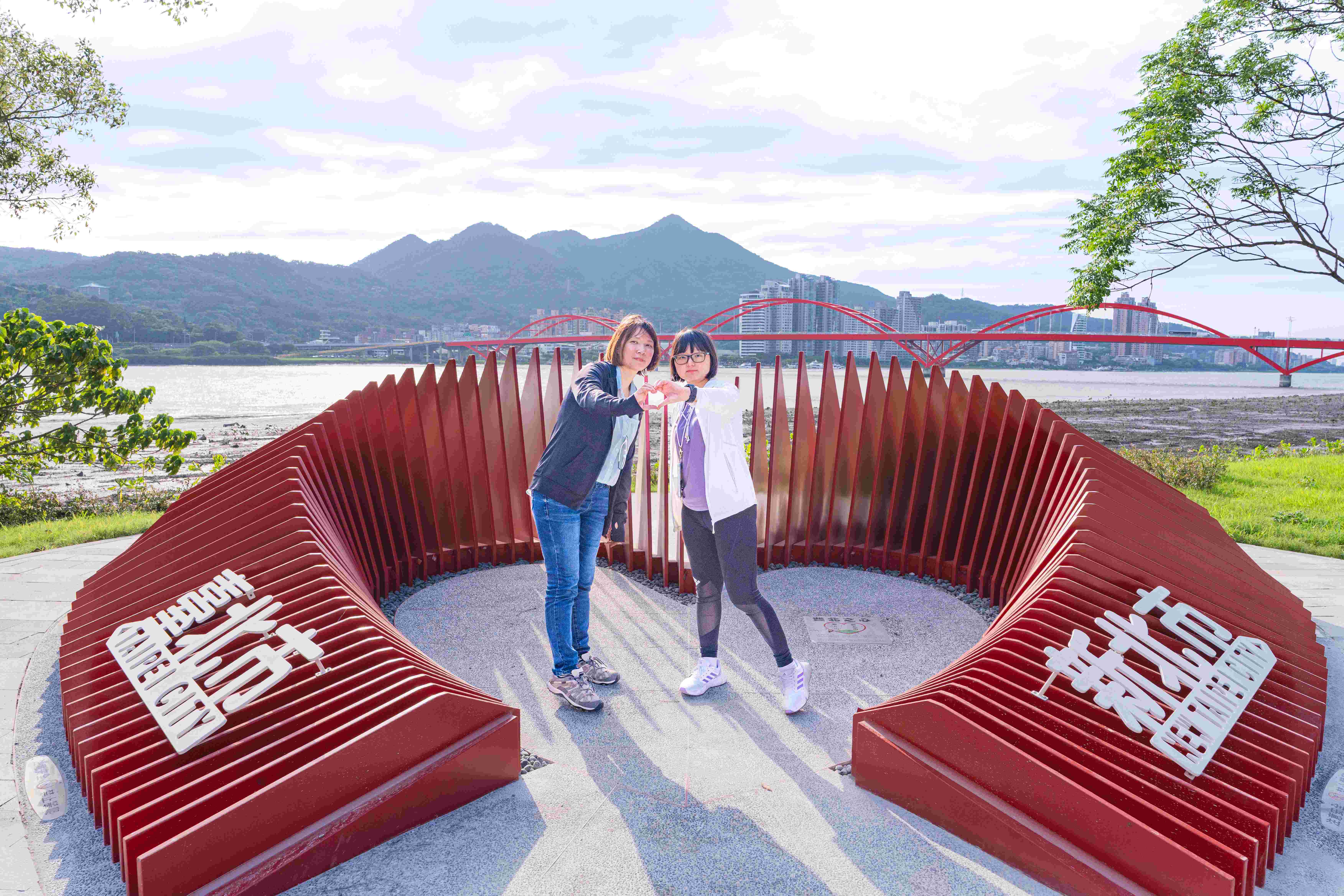  金色水岸上的友宜新地標「雙北之心」