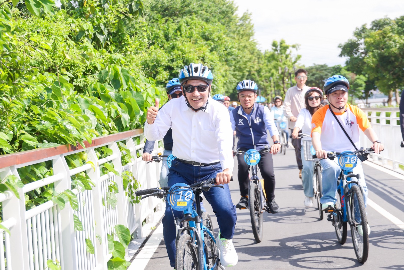 侯友宜表示，市府與中央合作共同推動自行車道改善，打造兼具休憩與觀光功能的國際級水岸廊帶。
