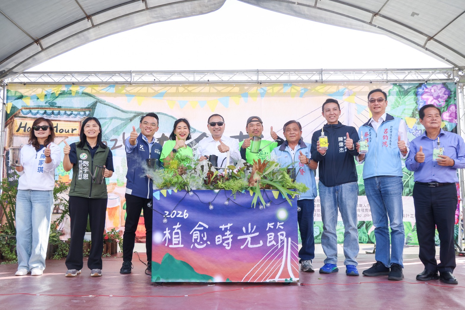 市集特別結合以在地原料釀製的「新北地酒」、青農綠植及療癒植栽，希望讓更多人看見新北農業與地方創生的多元魅力。