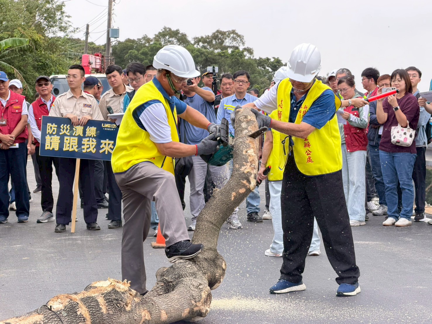 嘉寶里防災韌性社區演練災時路樹倒塌排除