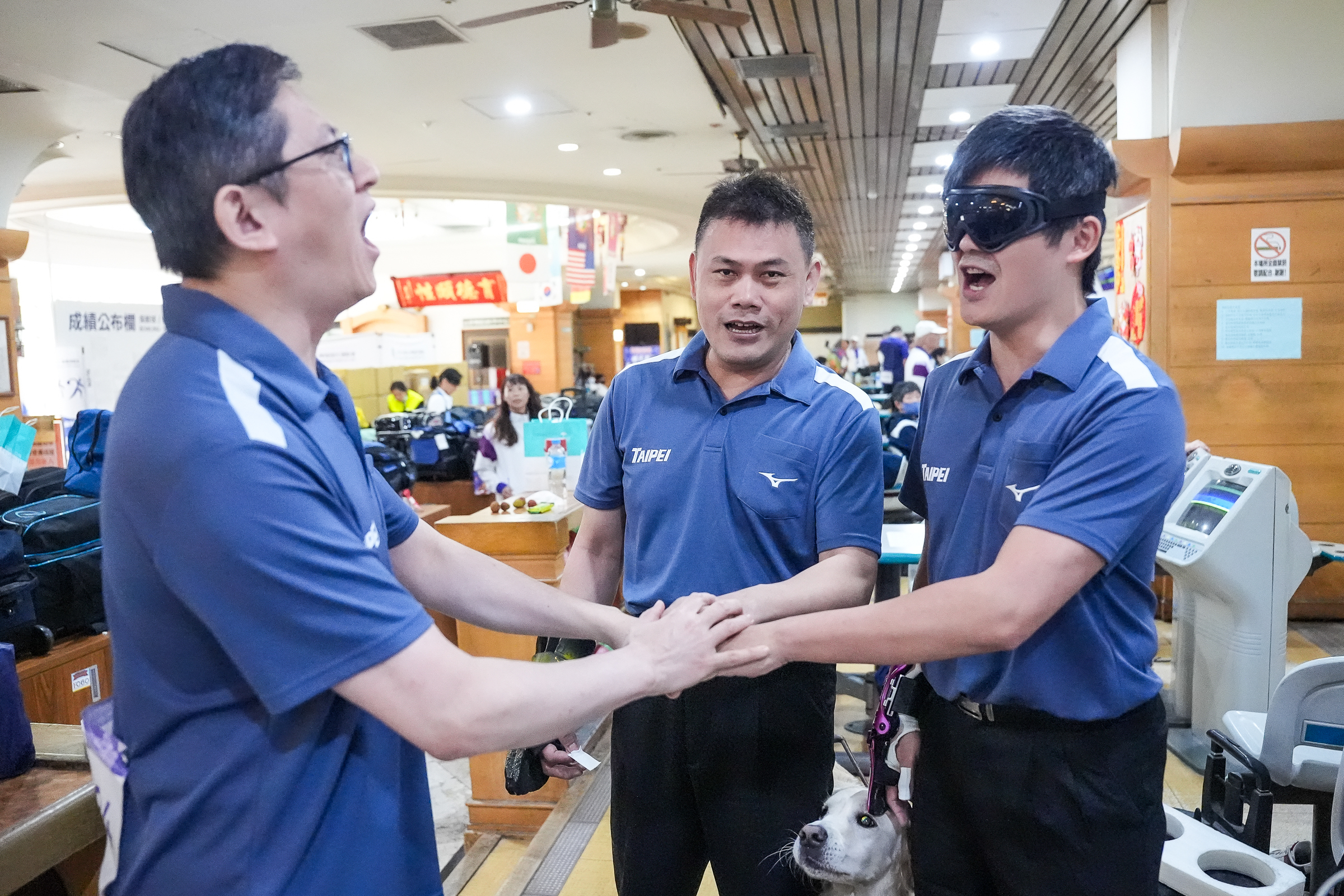 臺北市（左起）楊志賢、柯茗碩、邱文昇聯手拿下視障三人賽A組金牌