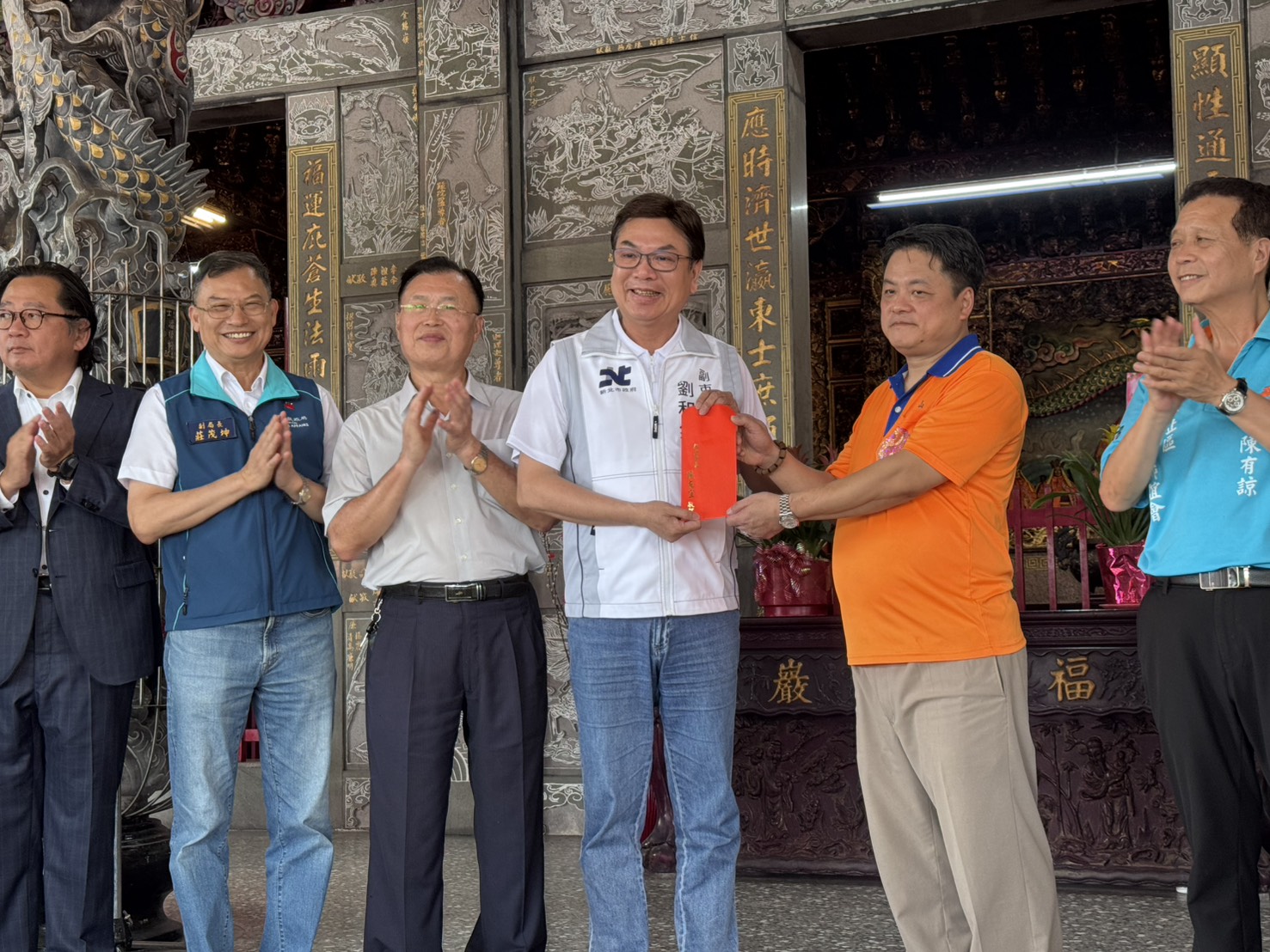 新北市副市長劉和然今日出席汐止福山巖祈福淨山健行活動，肯定汐止福山巖長期深耕在地，此次活動鼓勵市民親山、愛山，並凝聚社區向心力，共同實踐淨零綠生活。