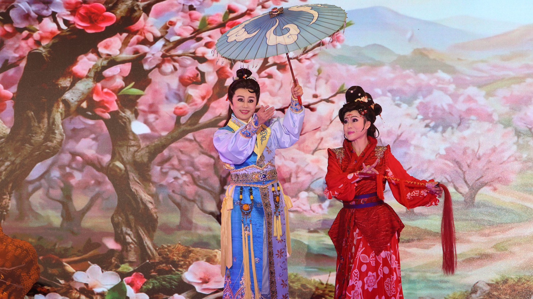 明華園戲劇總團《李靖斬龍》取材自民間傳說與神話故事，由歌仔戲無敵小生孫翠鳳精采演出。