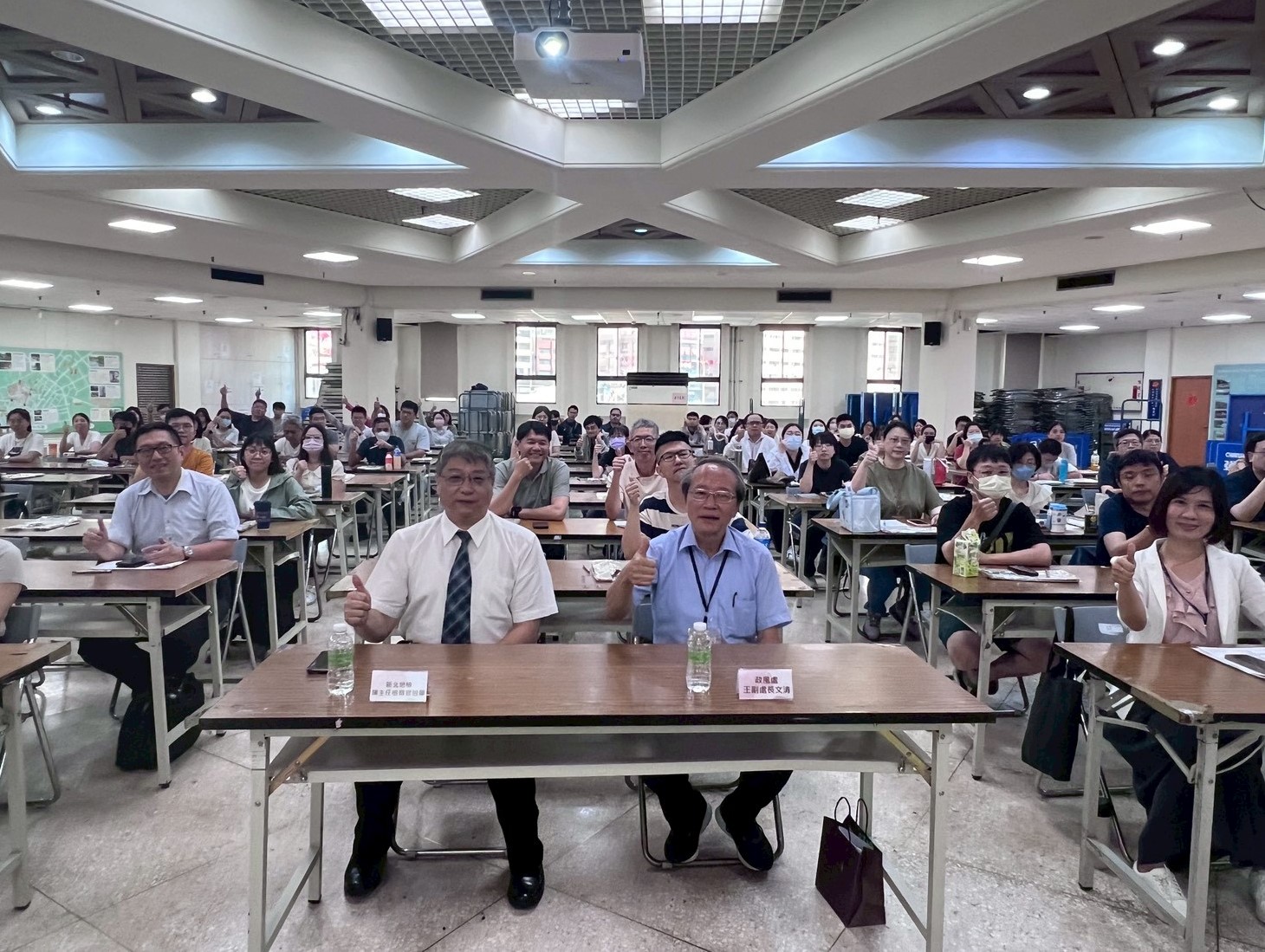 全體大合照：臺灣新北地方檢察署主任檢察官陳旭華(前左)、新北市政府政風處副處長王文清