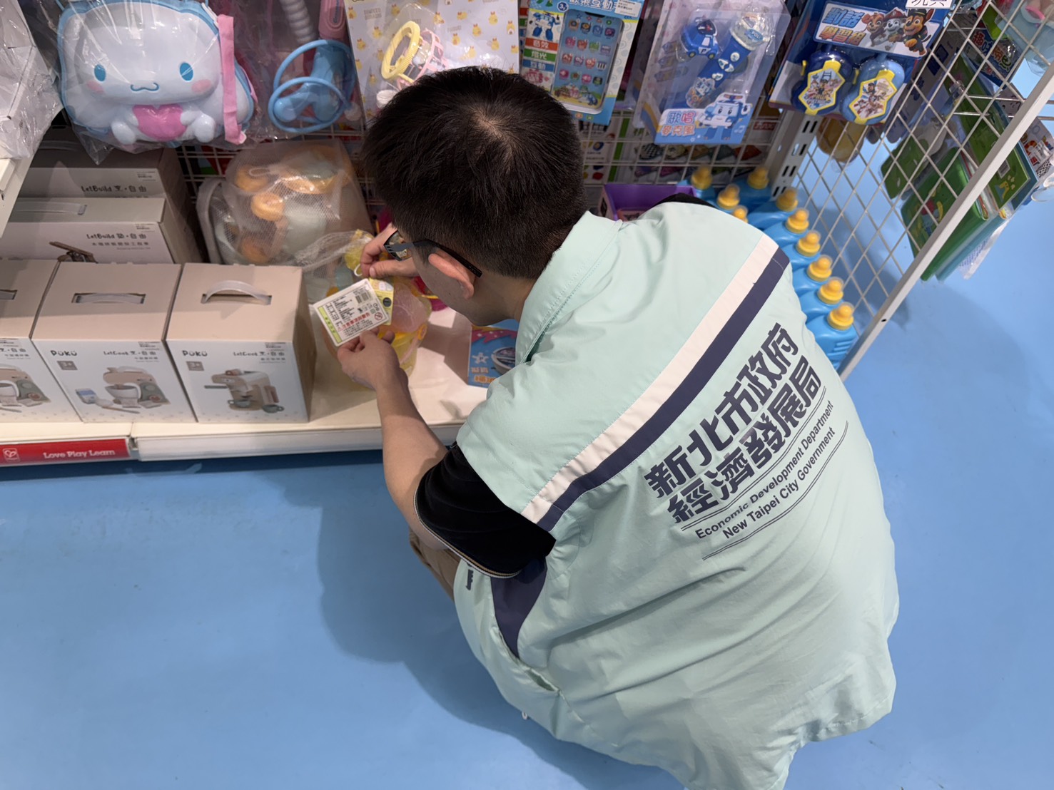 市售兒童玩沙玩具標示查核 網購通路不合格率高於實體通路2