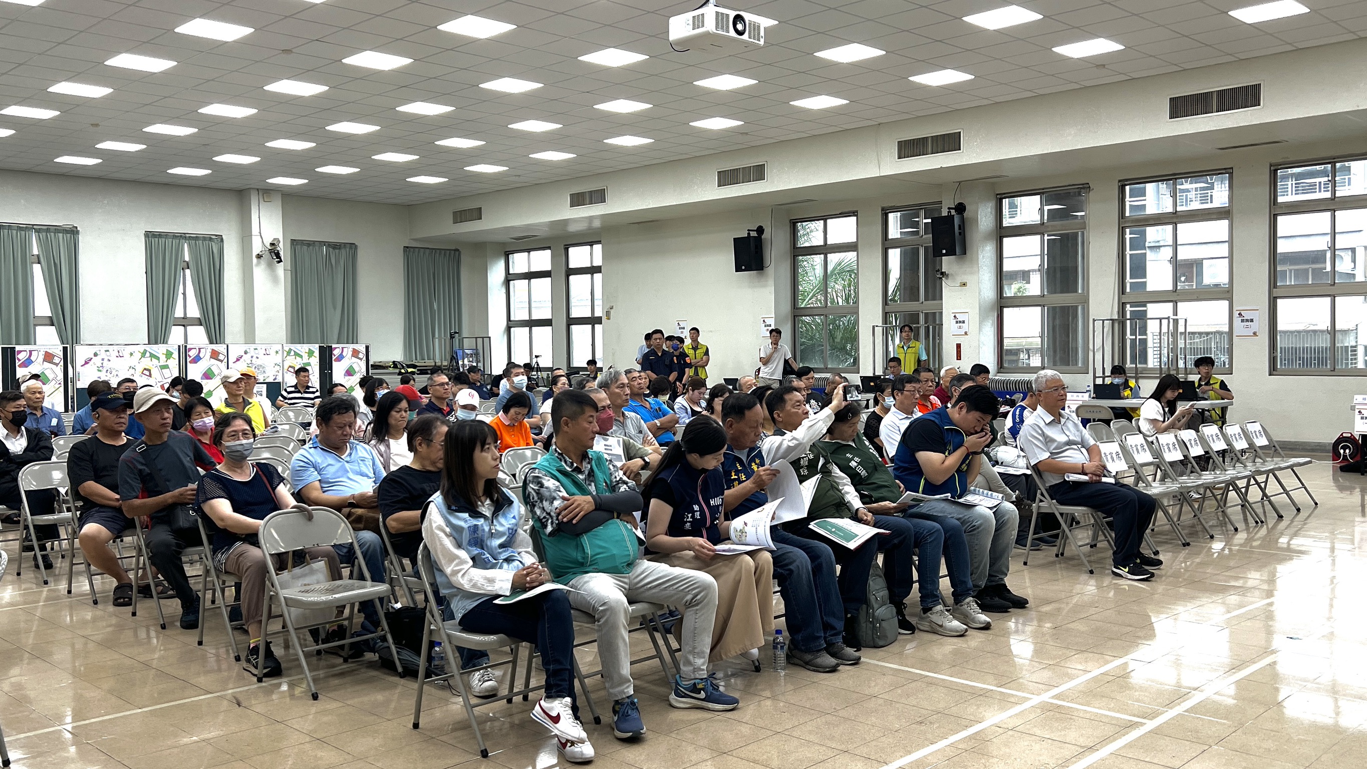 座談會除了說明重劃範圍、負擔比率及預計期程等內容，也廣納地方意見。新北市地政局_0