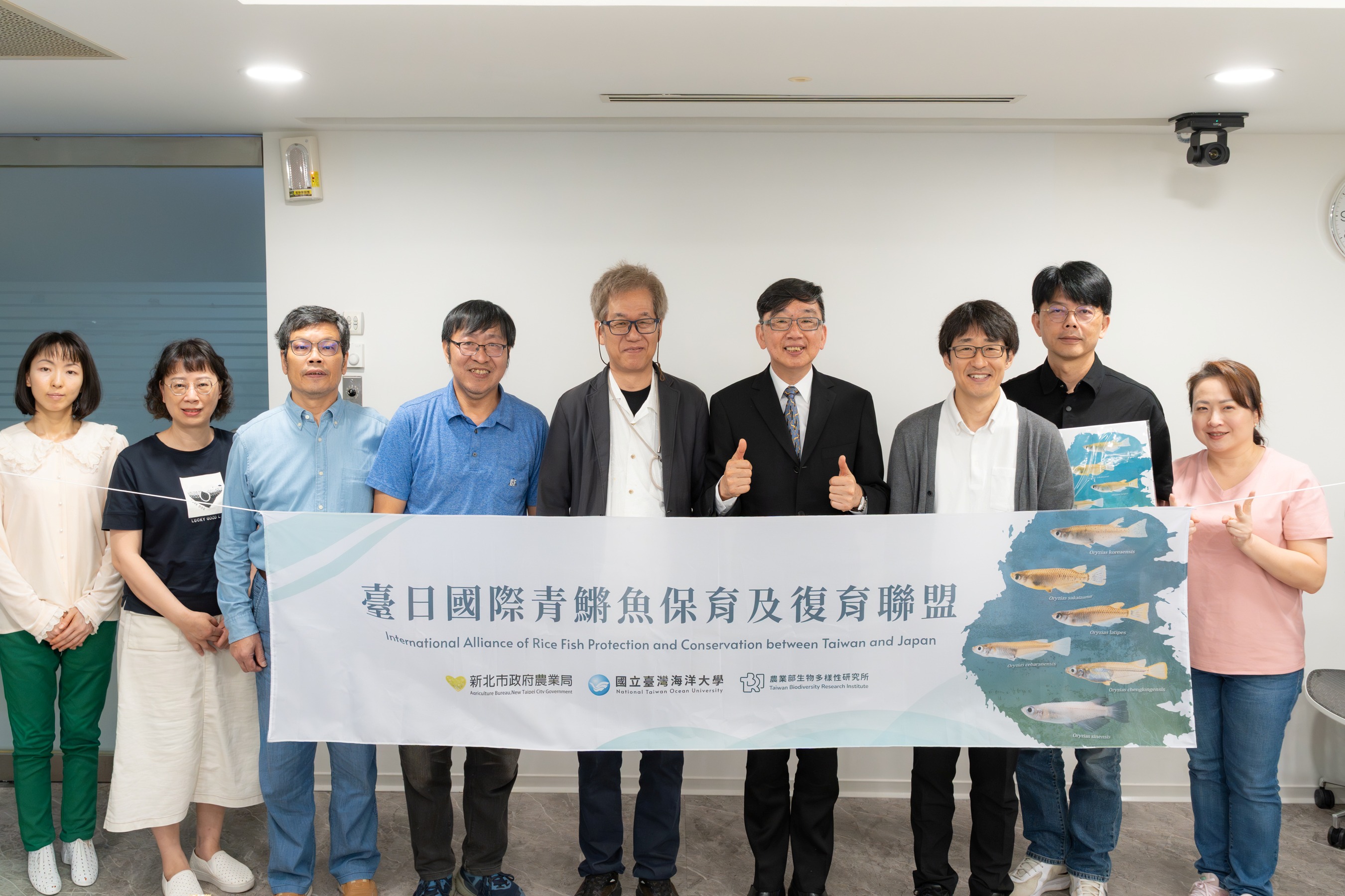 新北市農業局長諶錫輝與國立臺灣海洋大學教授陳義雄及日本來臺學者合影