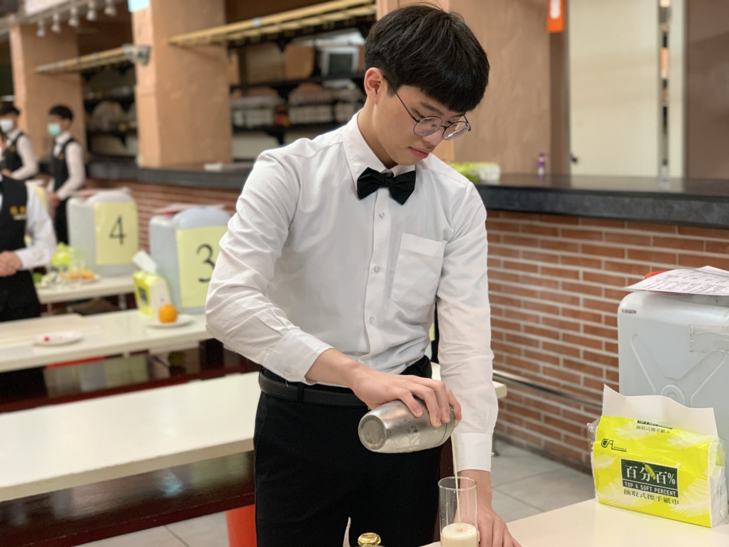 新北市役前職訓今(1)日起開放報名，課程緊扣產業脈動與就業市場需求，特別規劃AI數位應用、餐飲技術及機械操作三大領域共5類免費職訓專班、140個名額！
