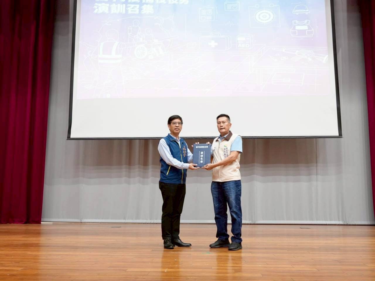 今日演訓順利揭開序幕，接下來還有7場EMT-1演訓將陸續登場，市府將持續深耕備役人力培訓，全面提升新北市的災害防救量能。