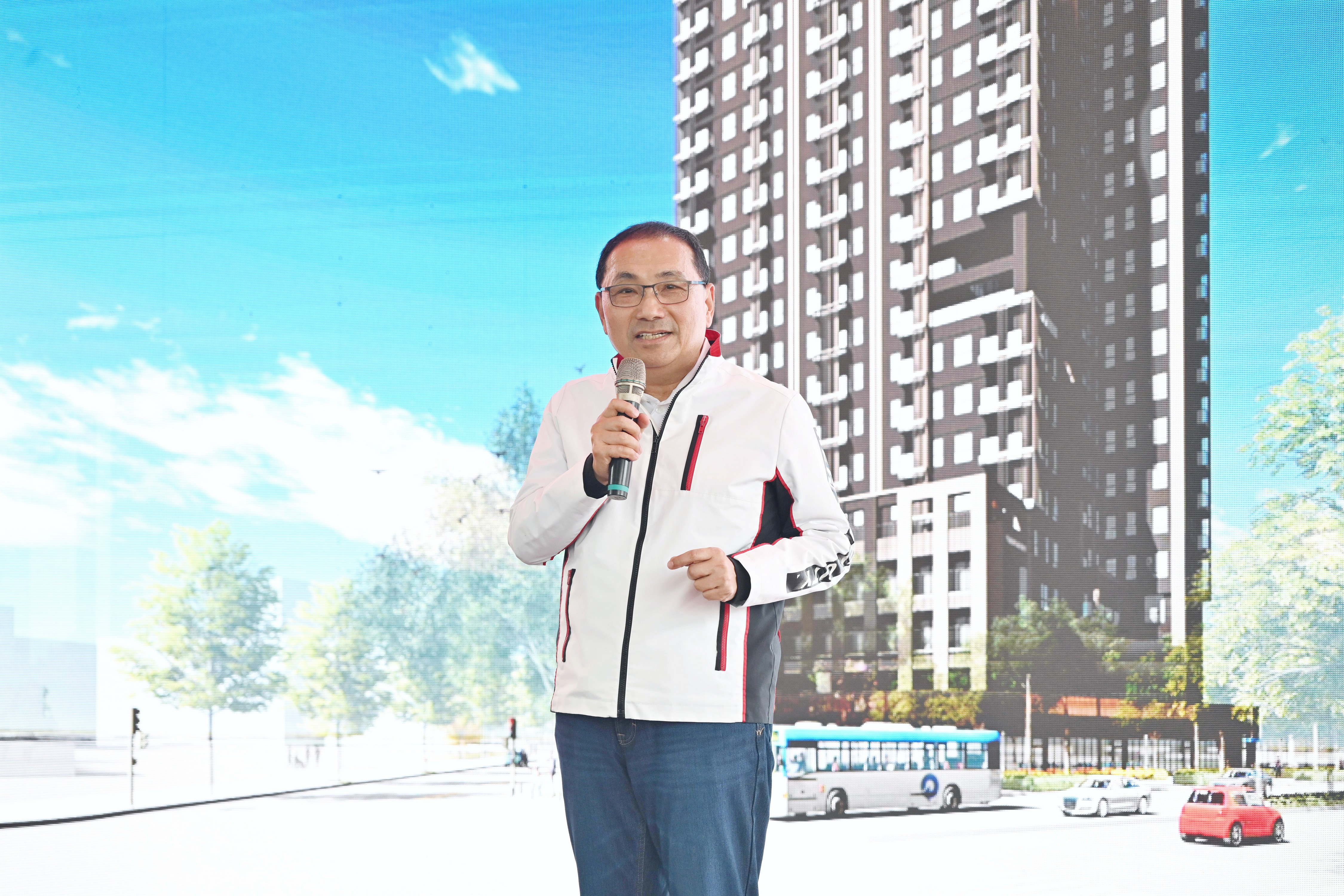 侯友宜表示，本案採複合式規劃，針對該地區停車需求與居住發展，興建青年社會住宅，並同步配置完善的停車設施。