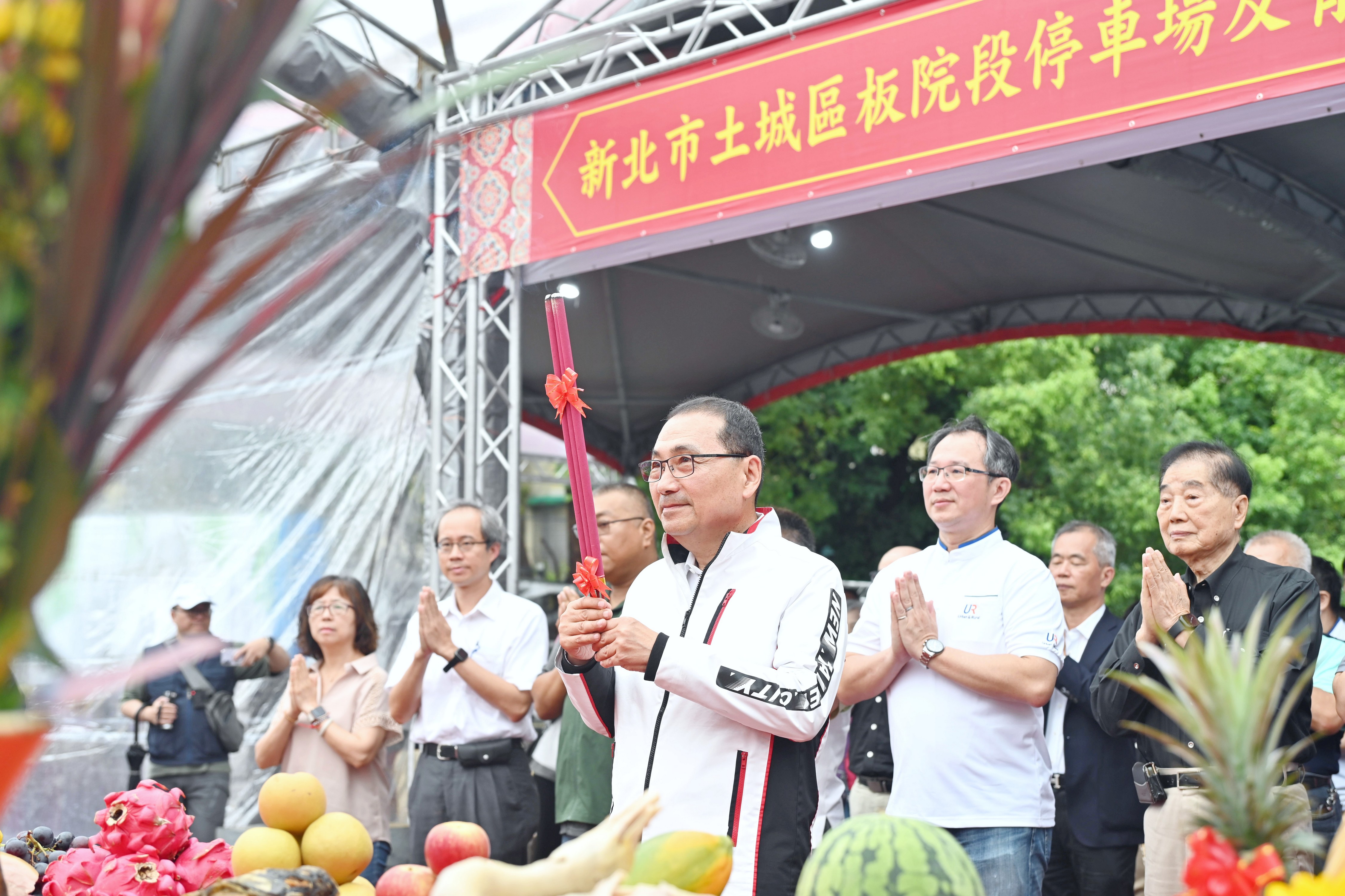 新北市長侯友宜今（5）日出席「土城區板院段停車場及青年社會住宅開工動土典禮」。