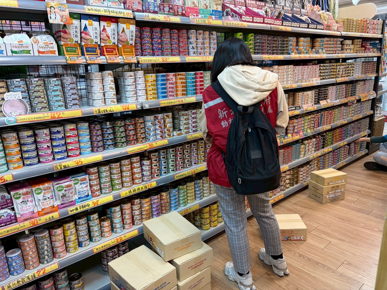 動保處前往各大賣場稽查寵物食品