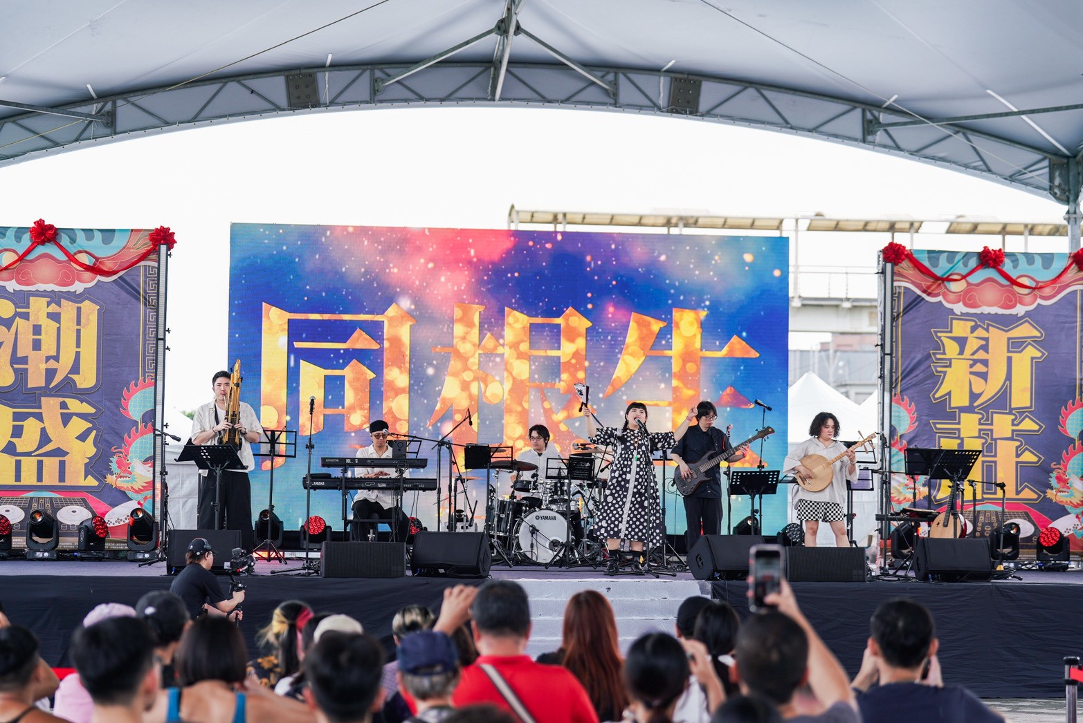 金曲樂團A_Root同根生於「庄頭開唱」音樂會登台演出。