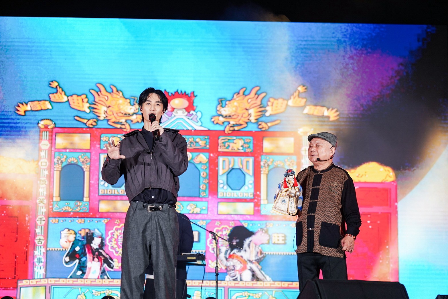 新莊在地創作人李英宏帶來新曲《好戲》首演，與新西園掌中劇團許正宗團長跨界合作，讓廟街的歷史記憶、信仰節奏，轉譯成現代音樂語彙。